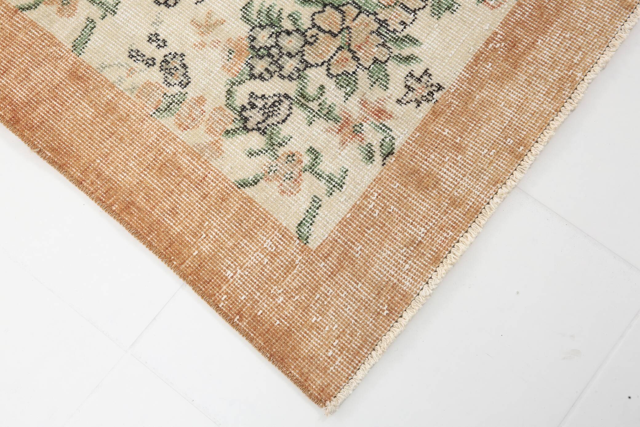 Tapis en laine et coton à décor floral