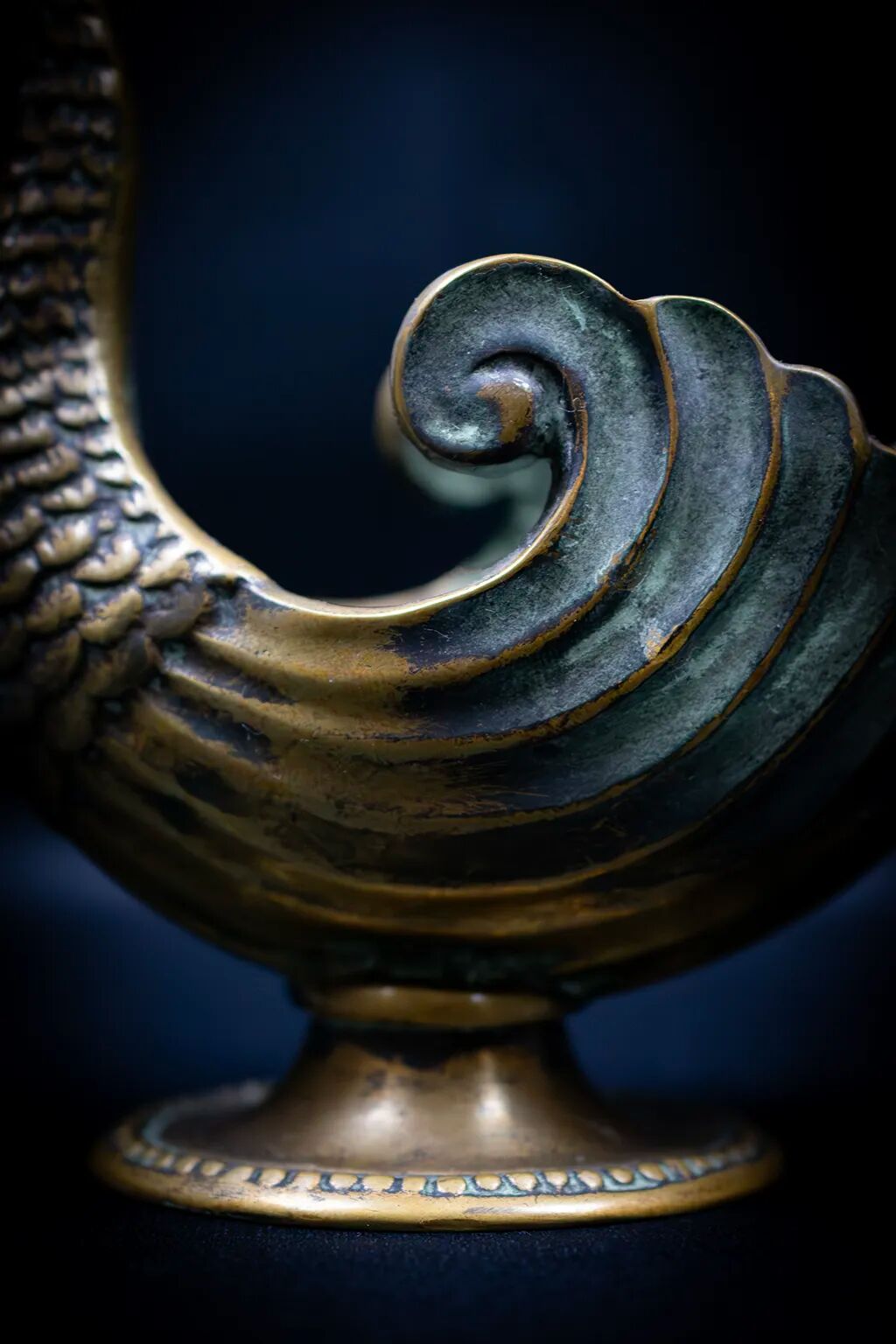 Bronze patinated pocket emptier with swan decoration by Max Le Verrier.