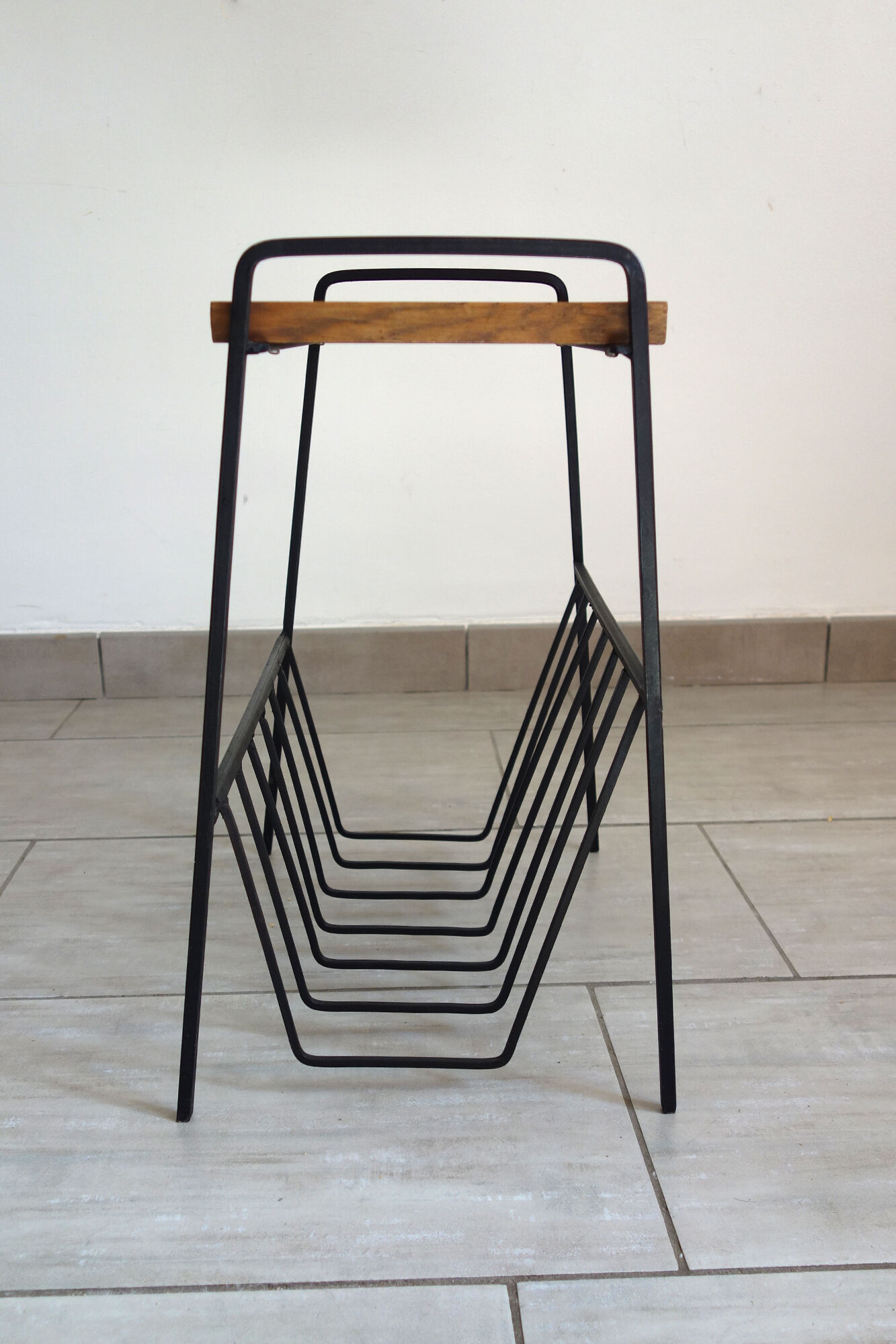 Porte revues en métal et bois vintage