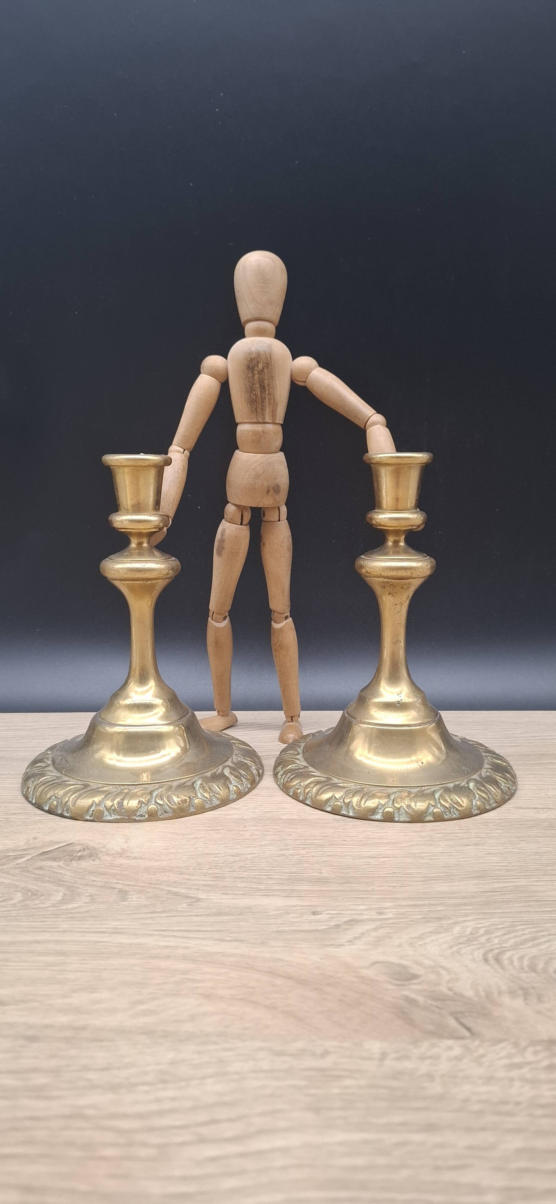 Paire anciens bougeoirs laiton