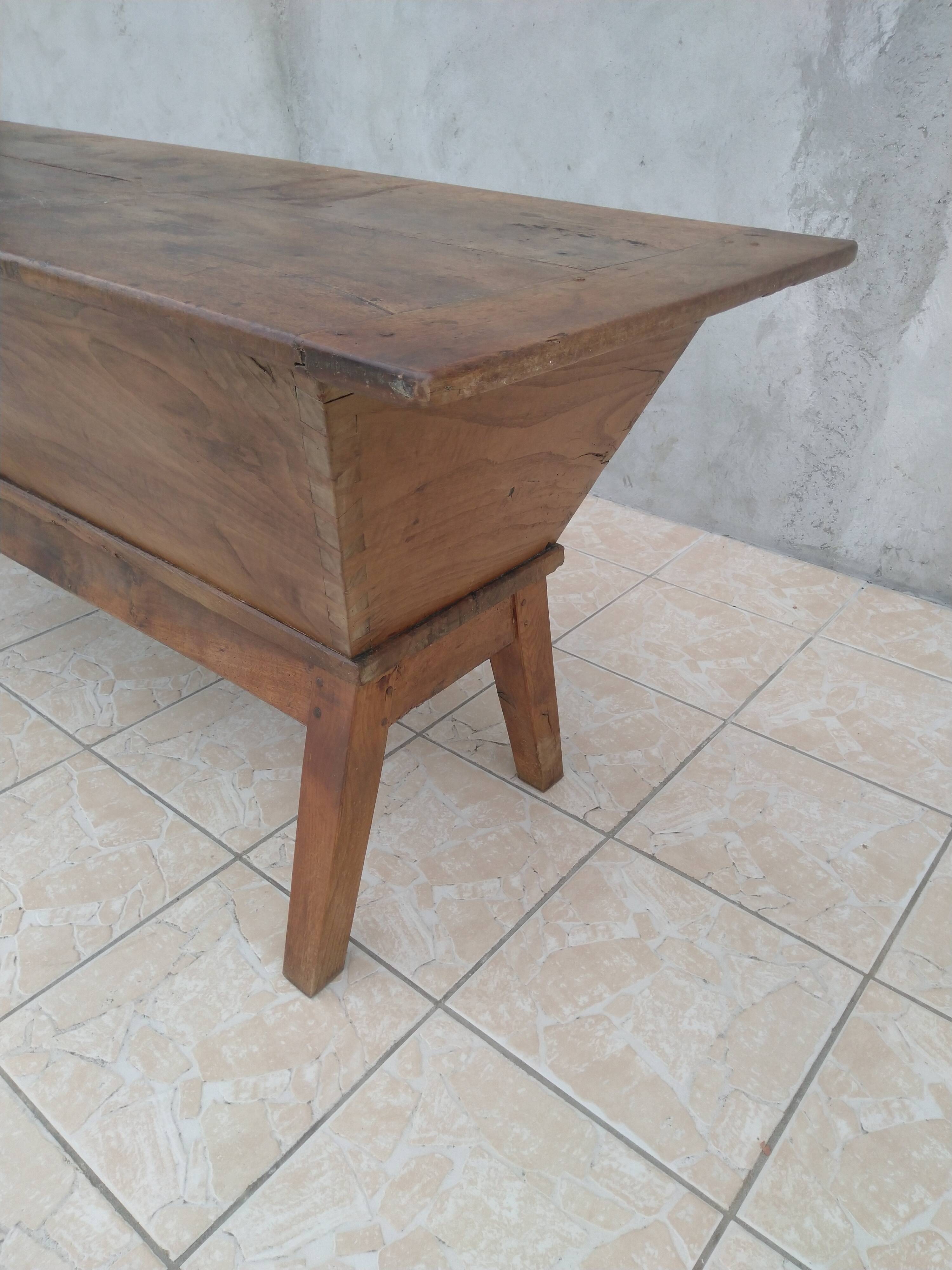 Kneading in walnut and oak 19th