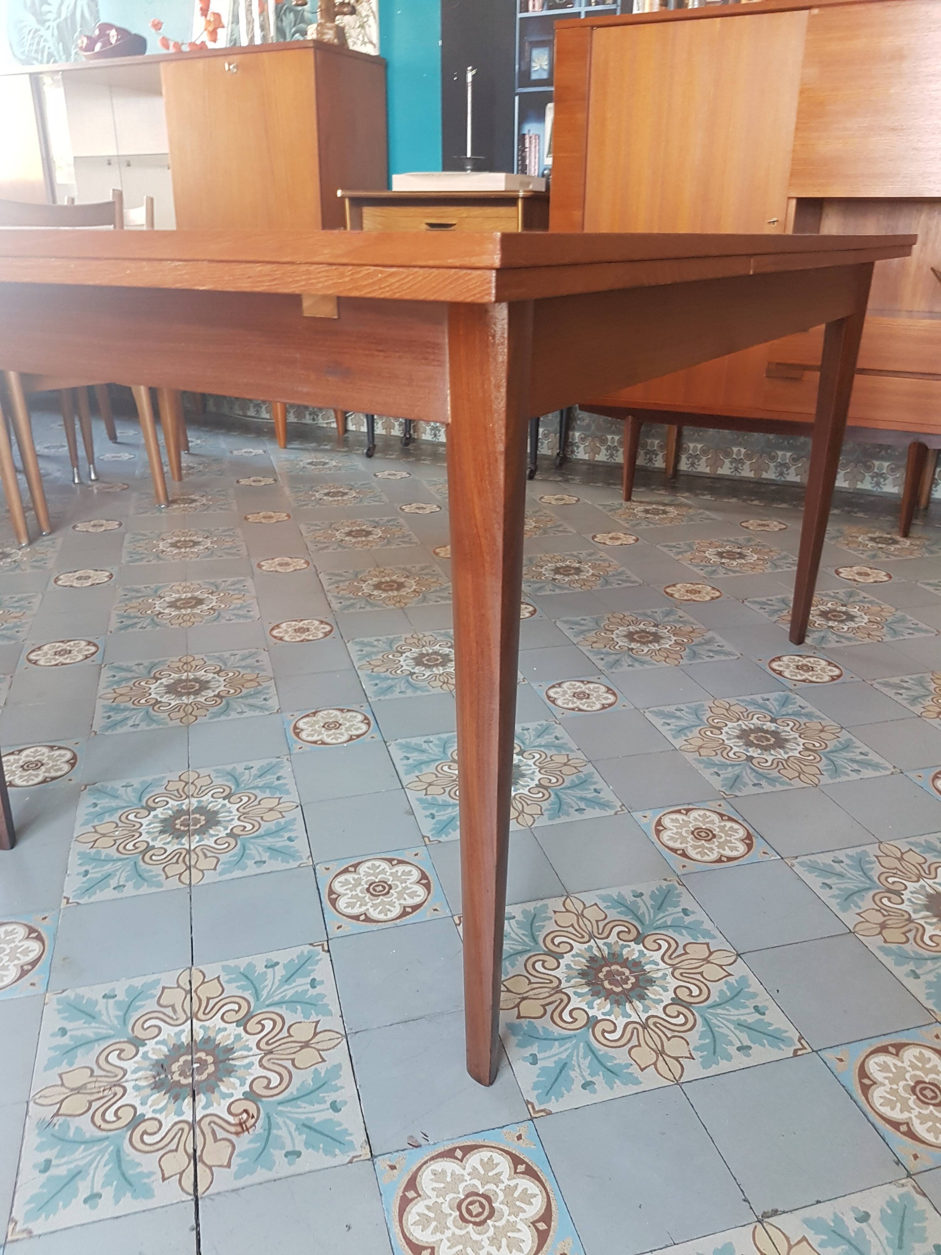 Extendable table 60s