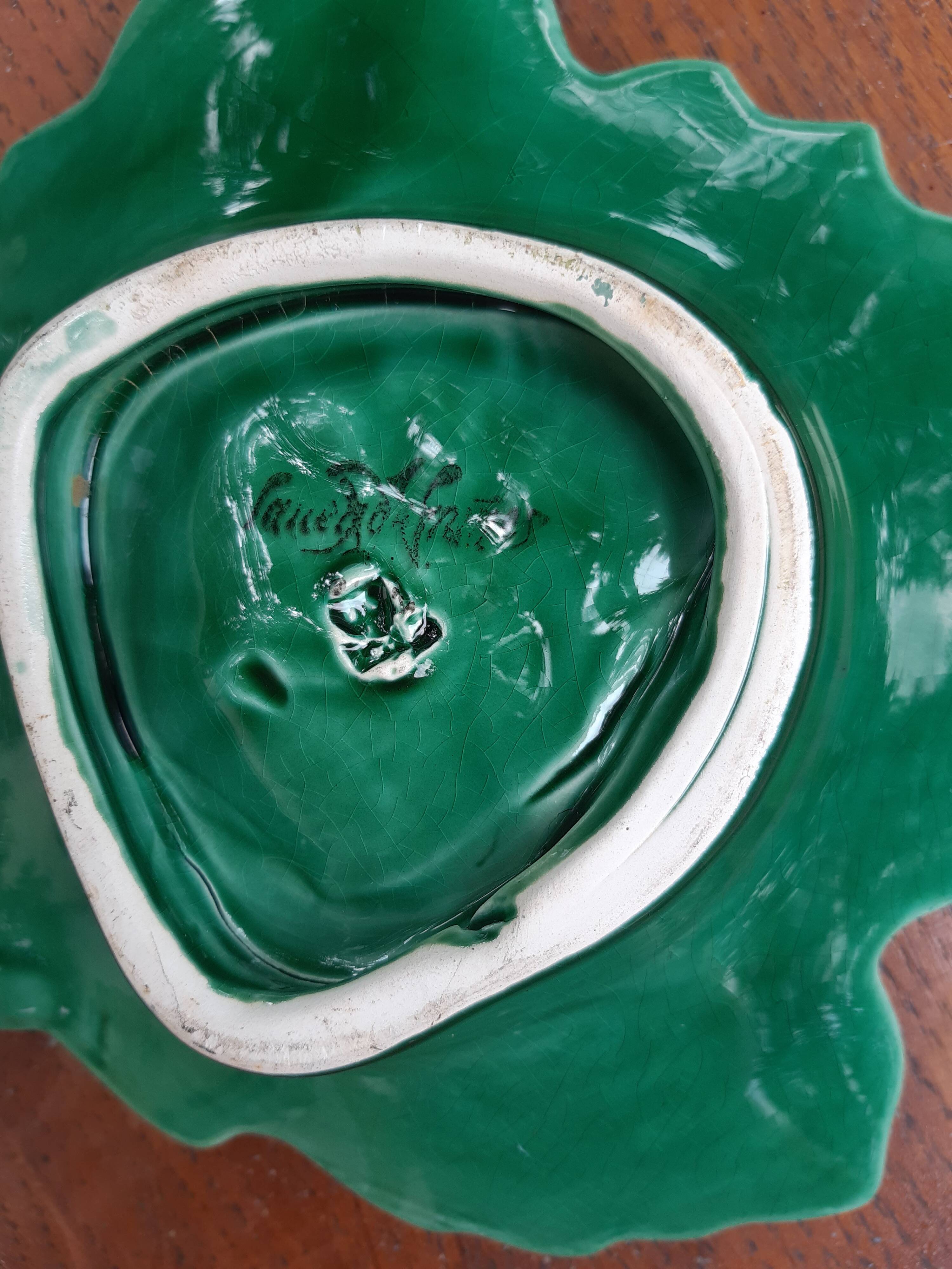 Empty-pocketed Sarreguemines vine leaf