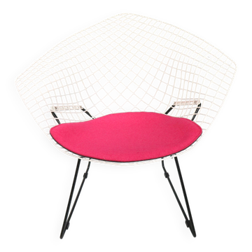 Diamond chair by Harry Bertoia in white & black metal and new seating 1960s