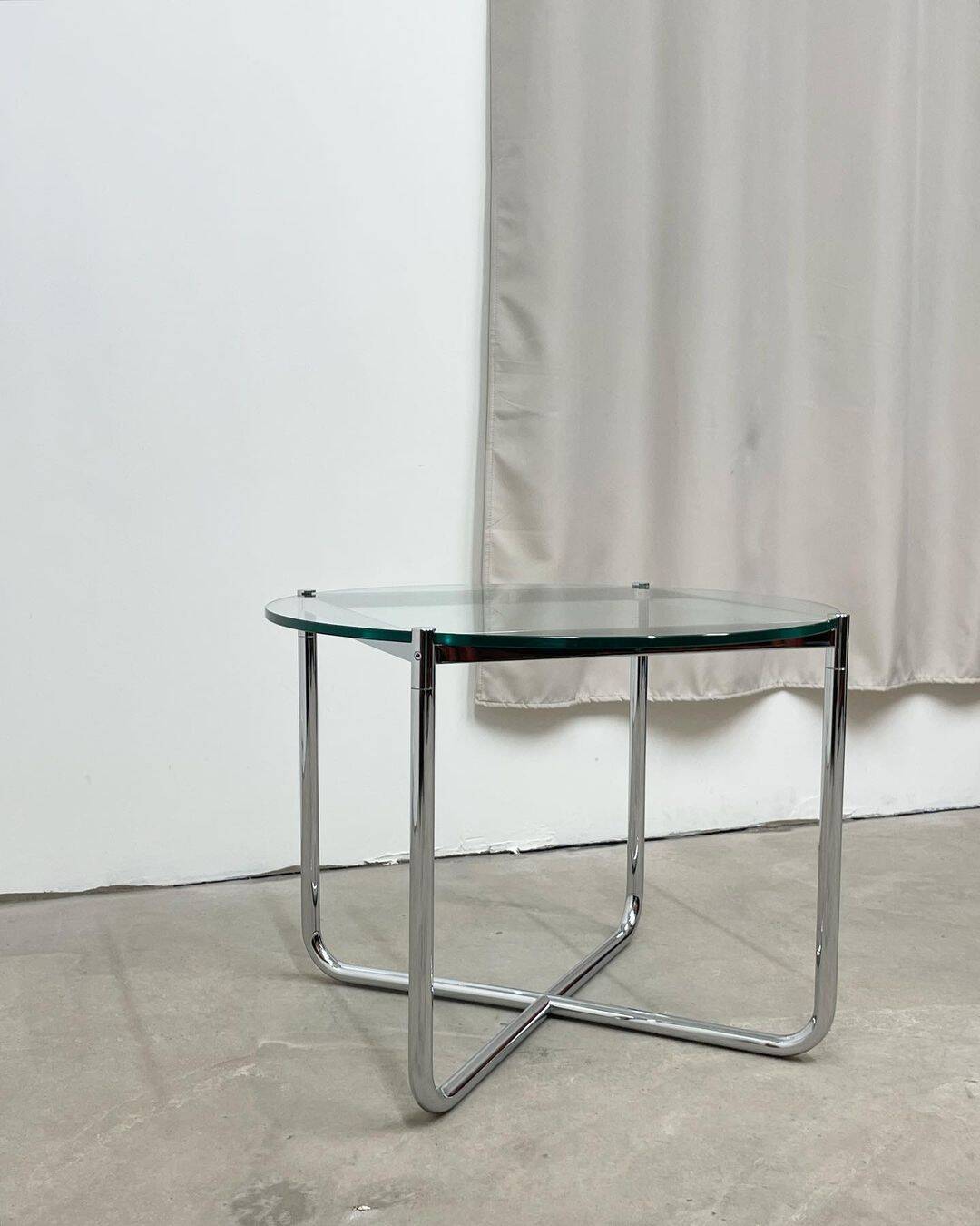 MR table, Mies van der Rohe, Knoll International