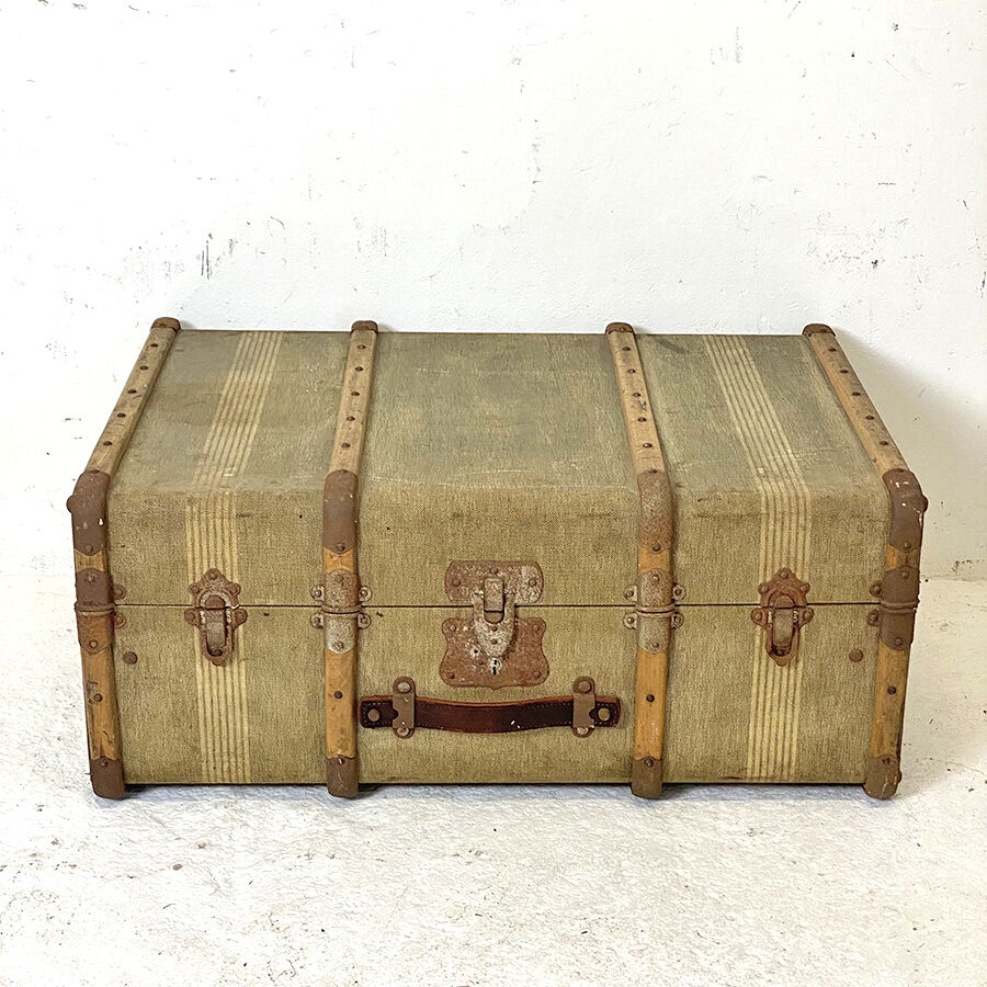 Travel trunk 30s