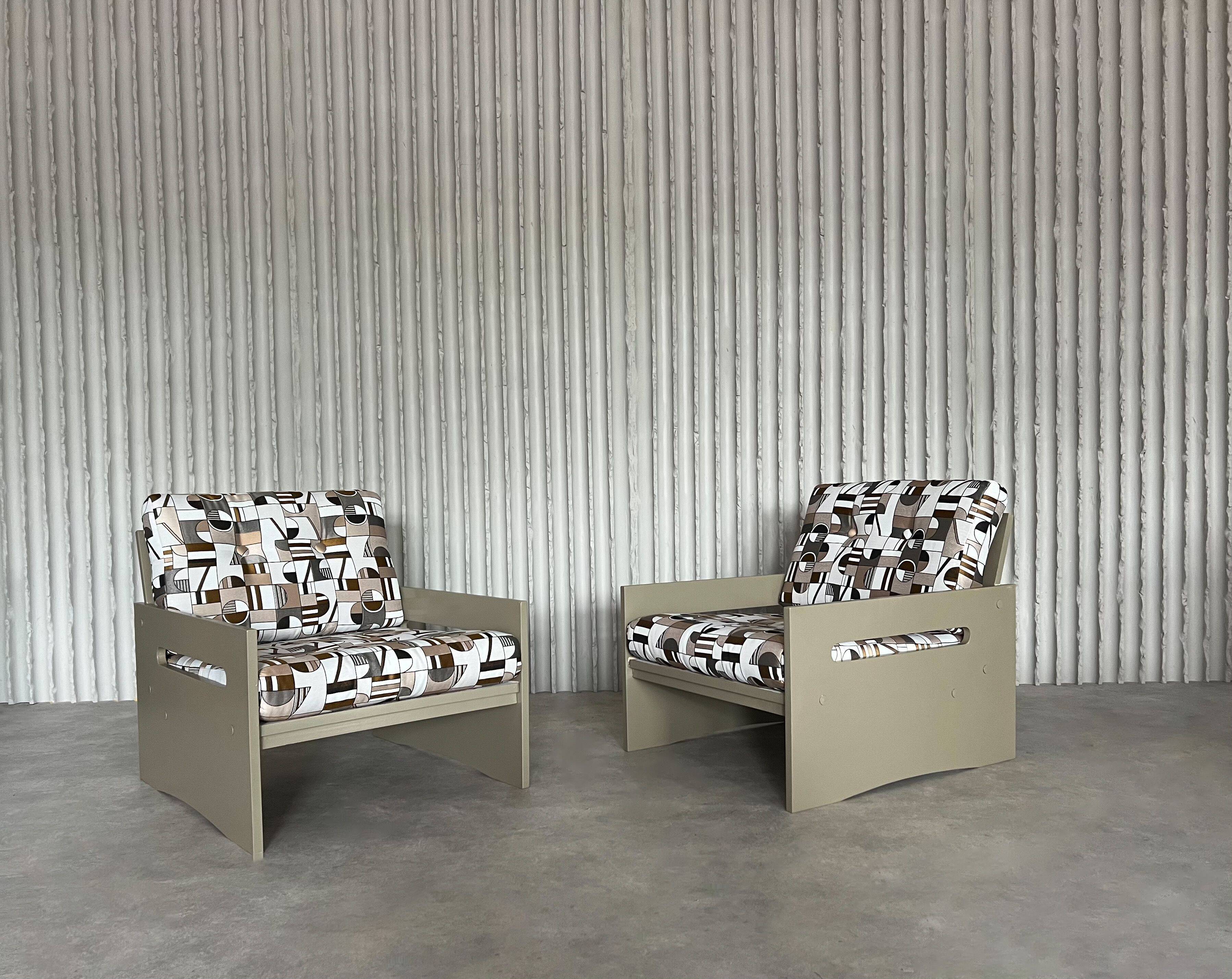 Vintage lounge chairs – newly upholstered in geometric fabric