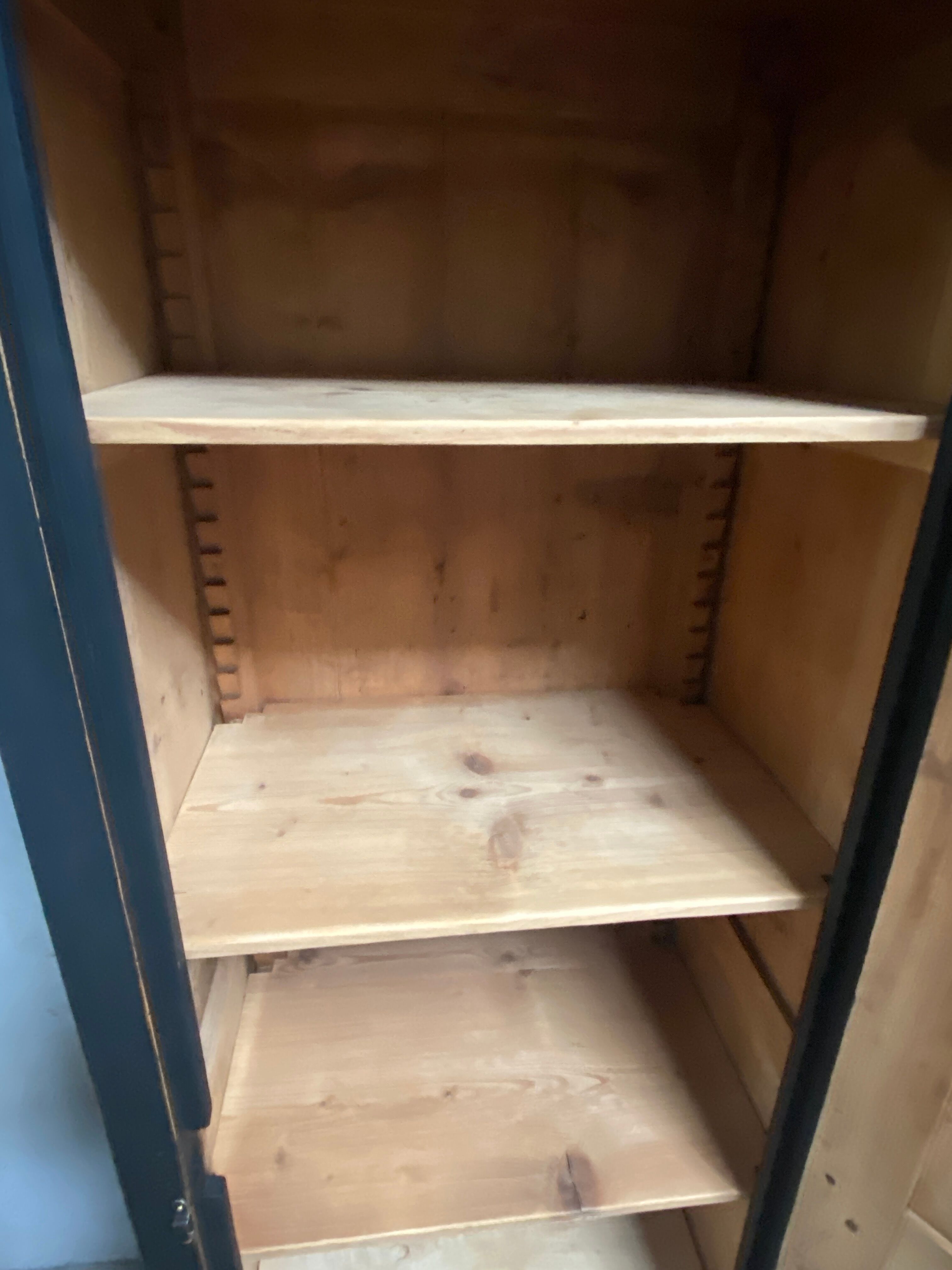 Bonnetière armoire parisienne noire