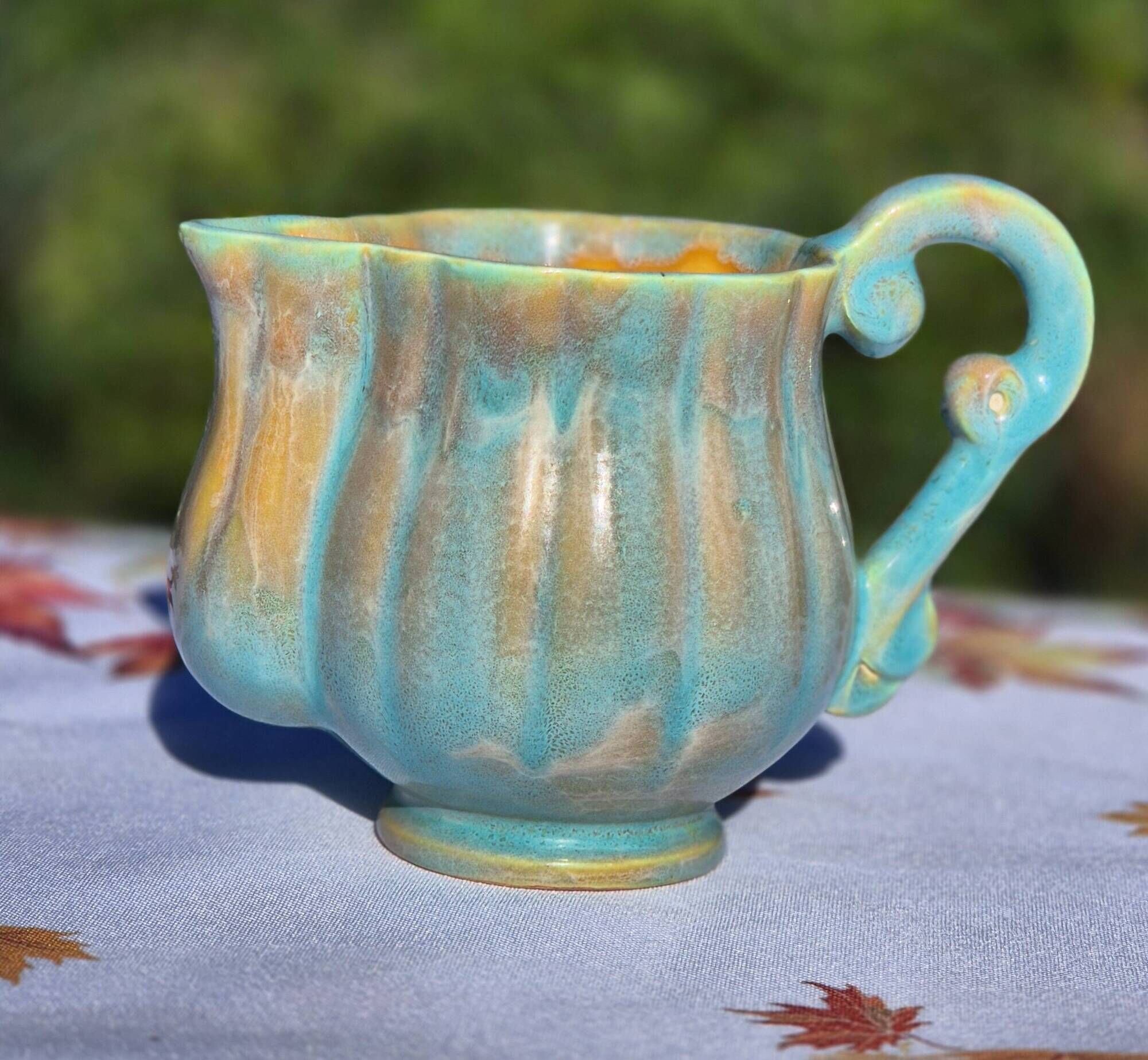 Charming turquoise and amber fluted ceramic – Atelier Le Brusc (Var)