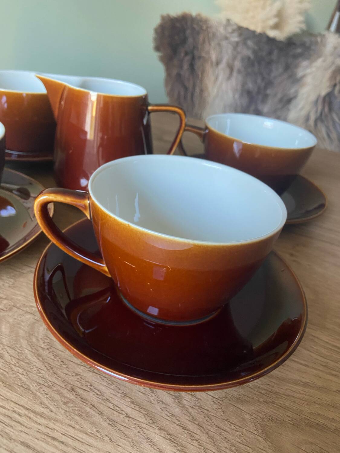 Set of 4 large cups + saucers + milk jug