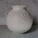 Vase boule roses porcelaine blanche
