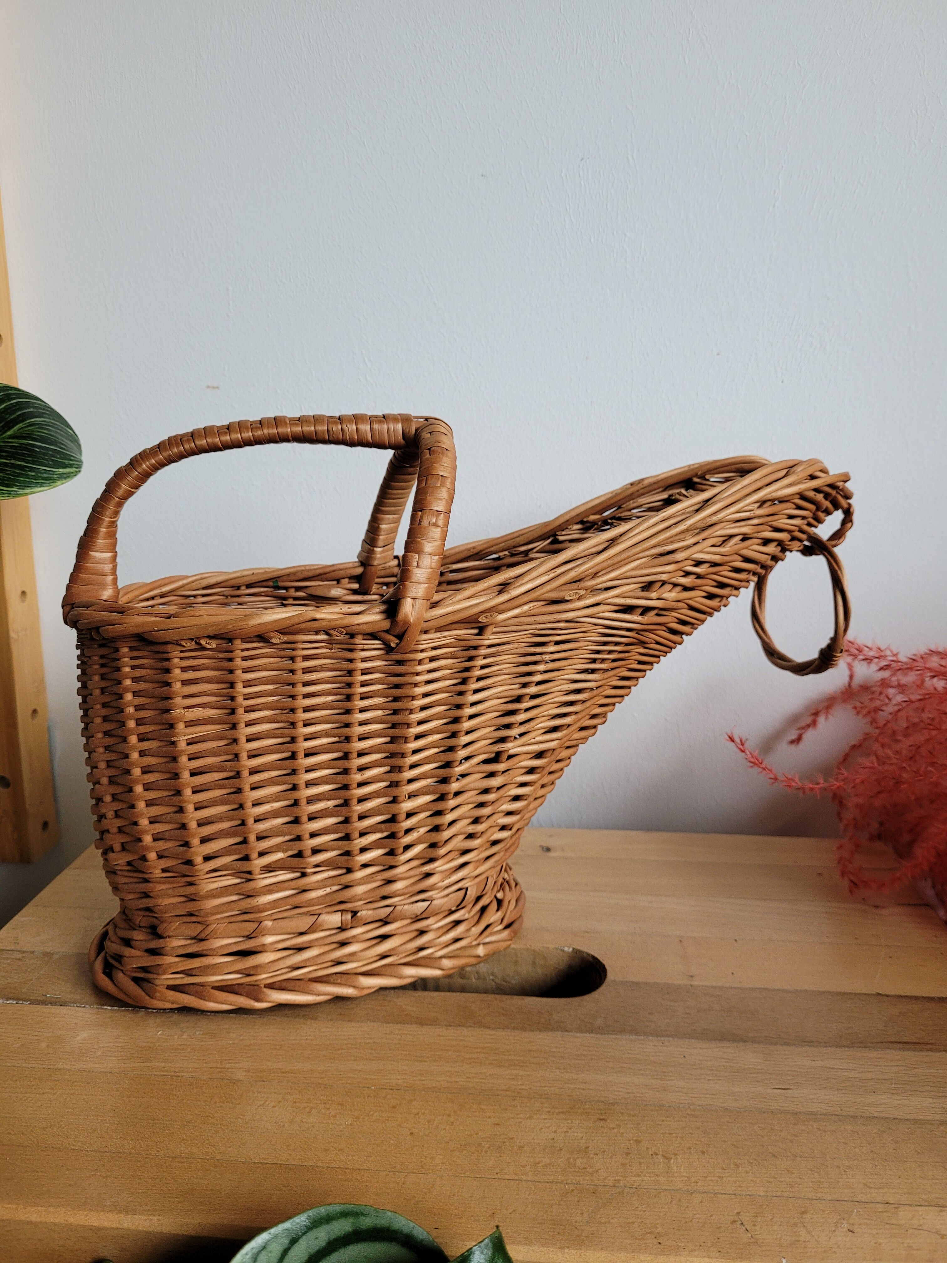 Rattan bottle holder