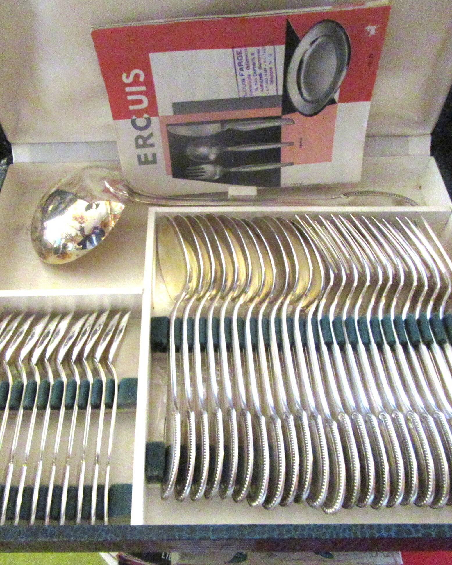 Silver-plated metal cutlery set ercuis in its gadroons model box