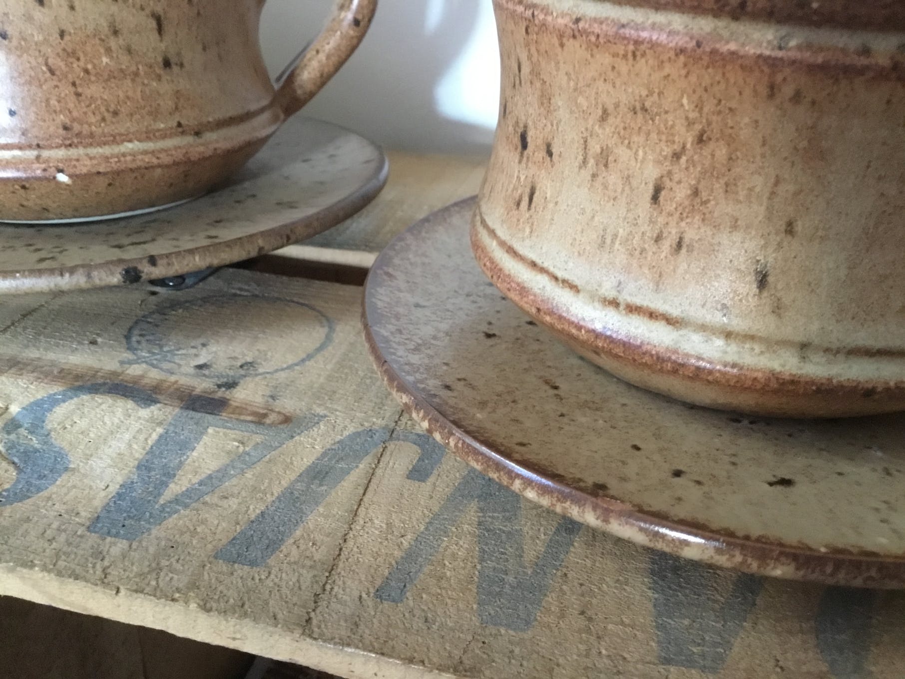 2 cups in stoneware