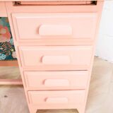 Desk pink nude
