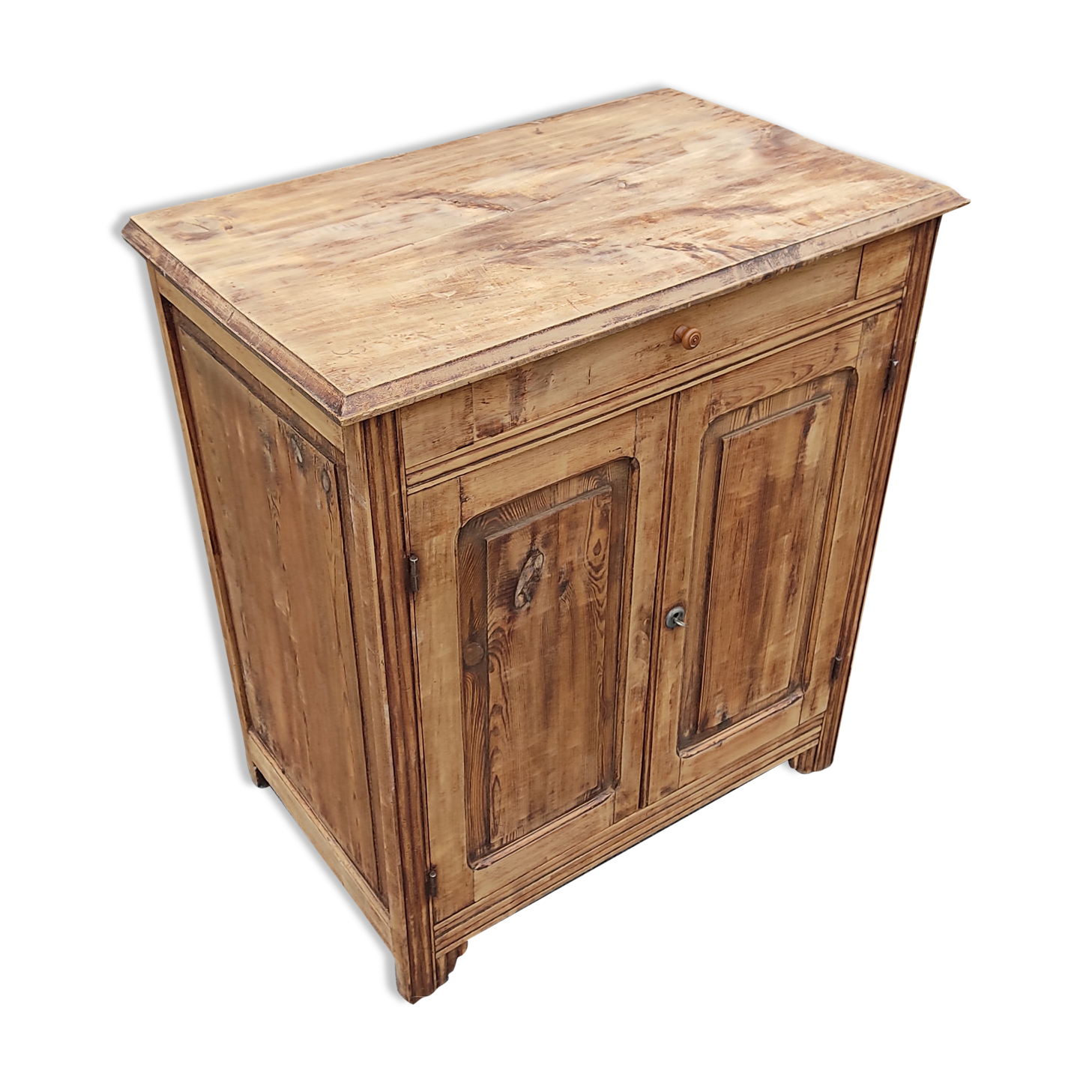 Pitchpin chest of drawers