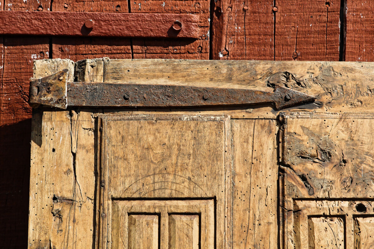 Ancient pine gate, regional folk art, 19th century