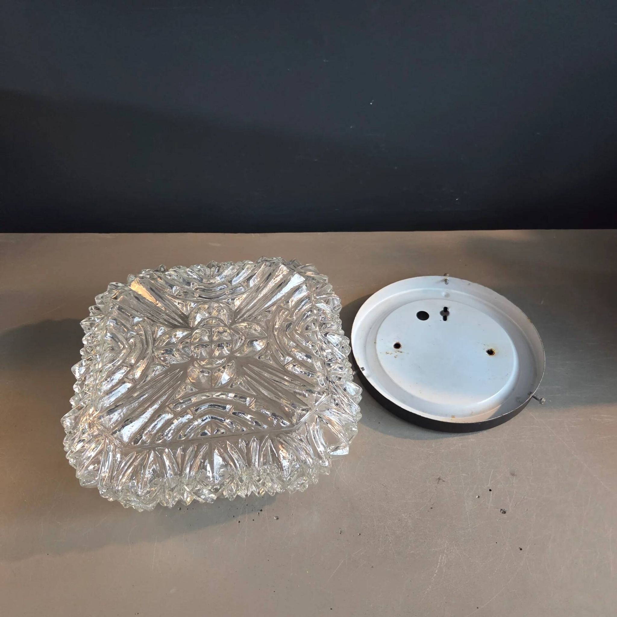 Plafonnier ou applique en verre moulé