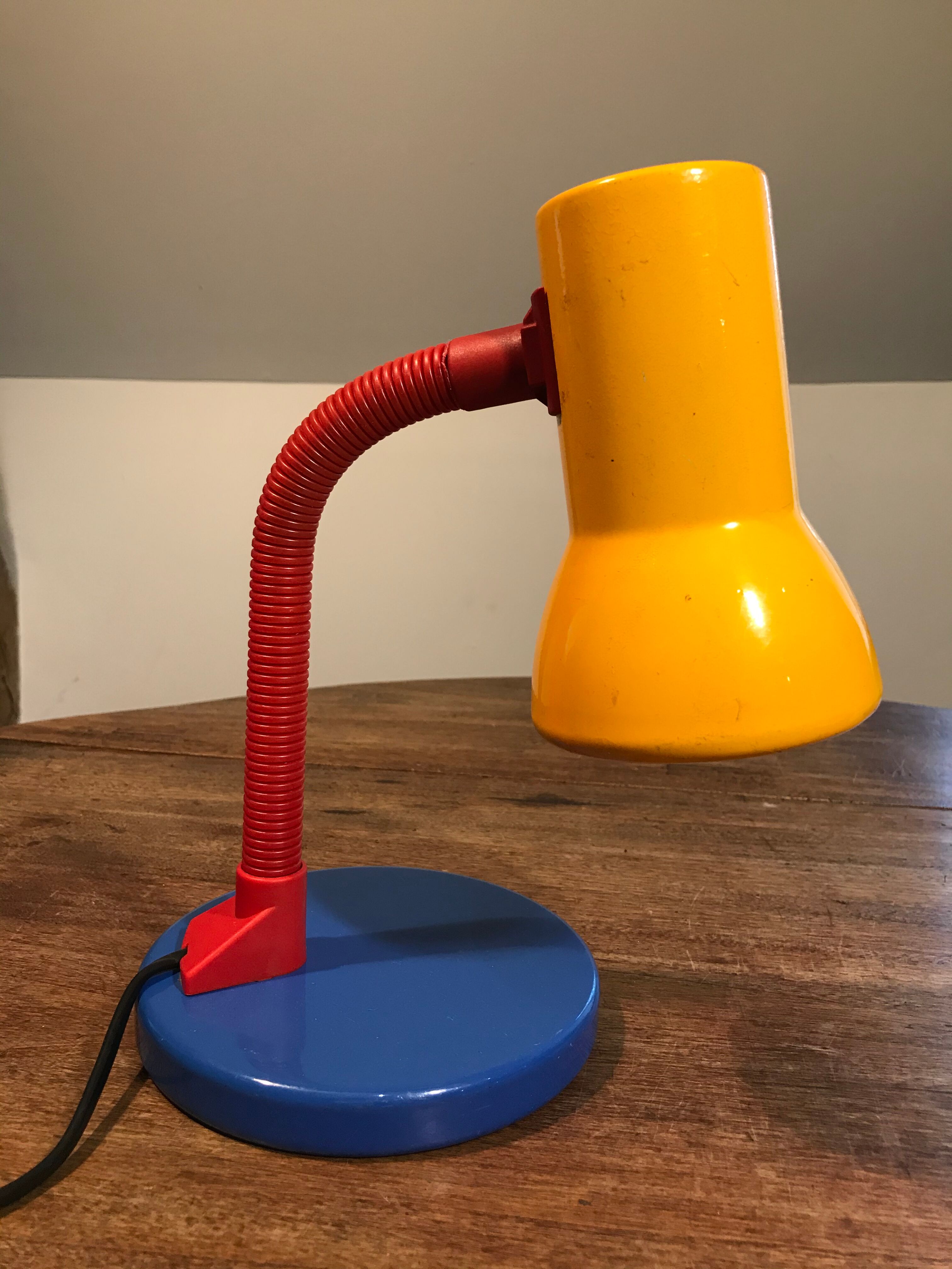 Memphis style lamp
