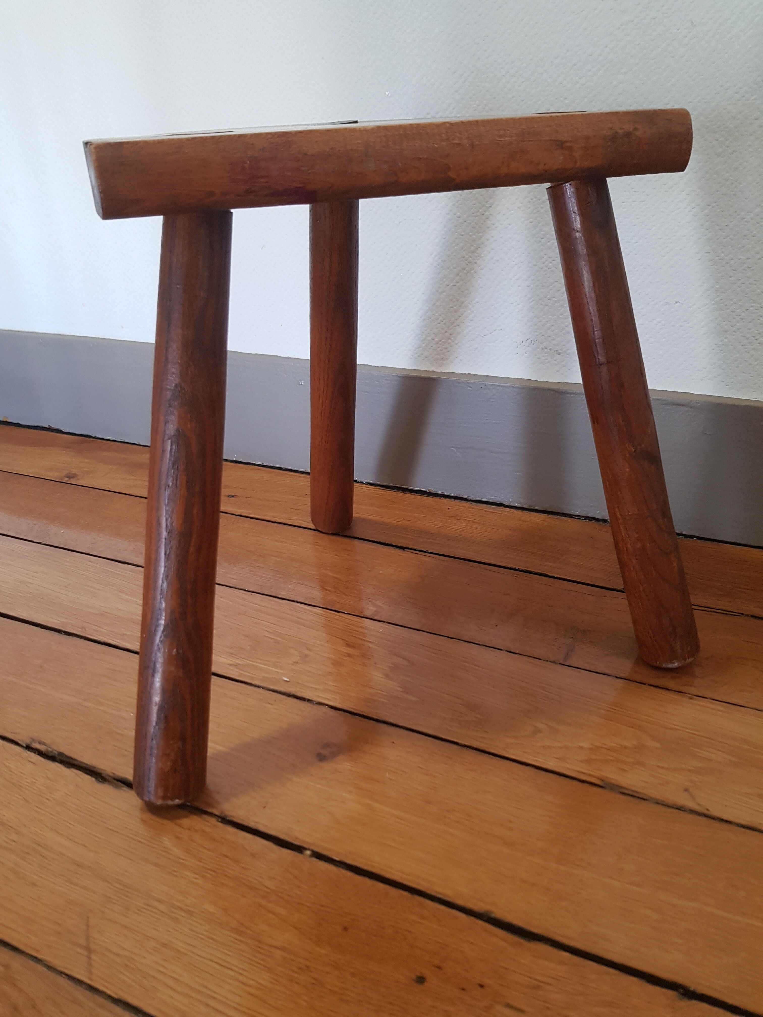 Tripod tabouret