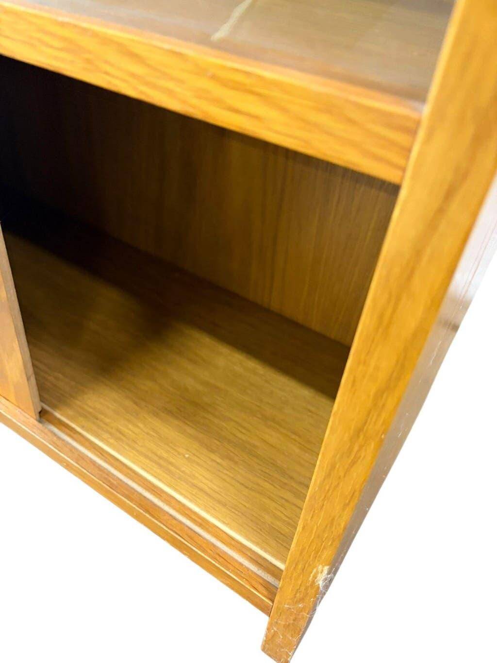 Étagère/vitrine/meuble de collection vintage en bois peu profond