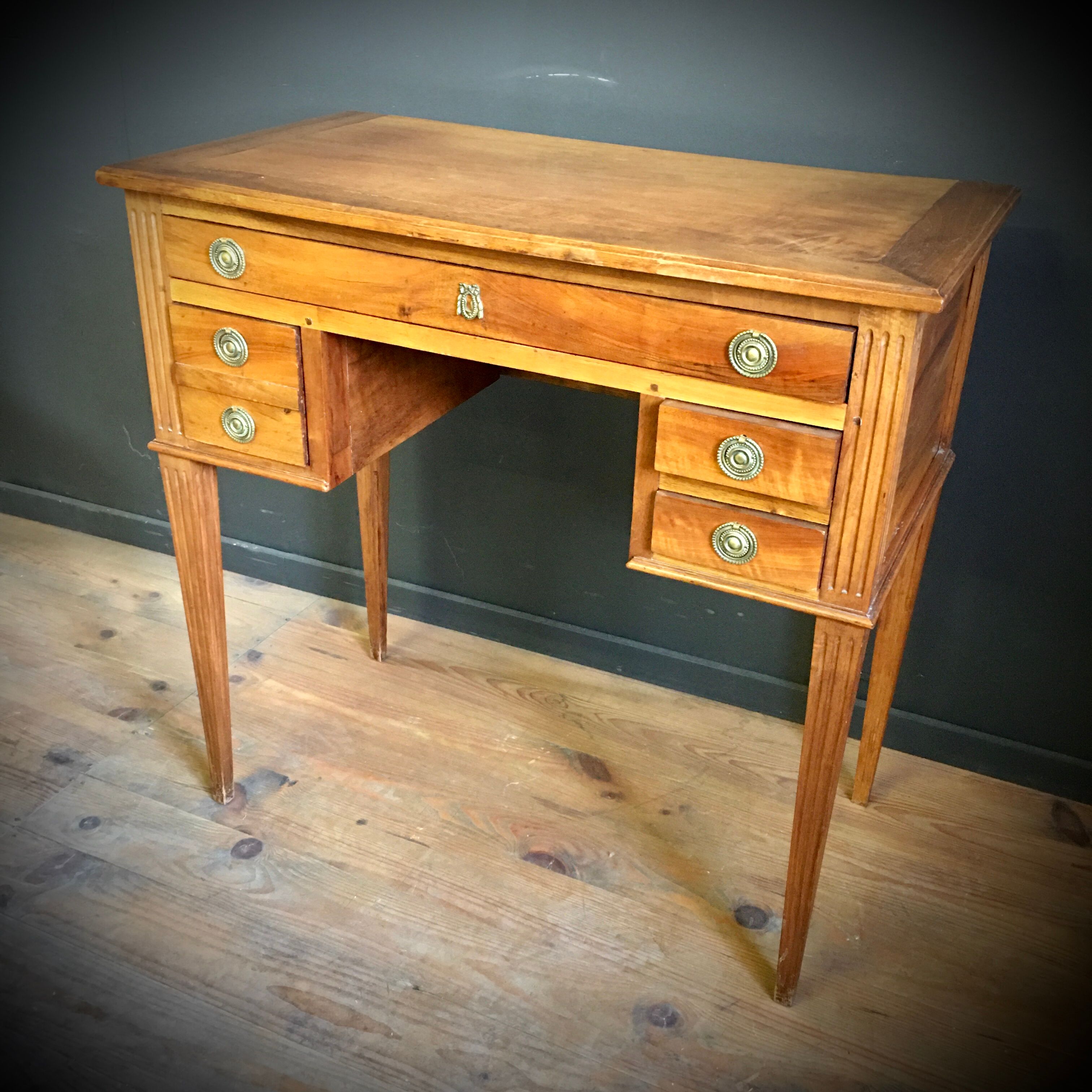 Small Empire style office