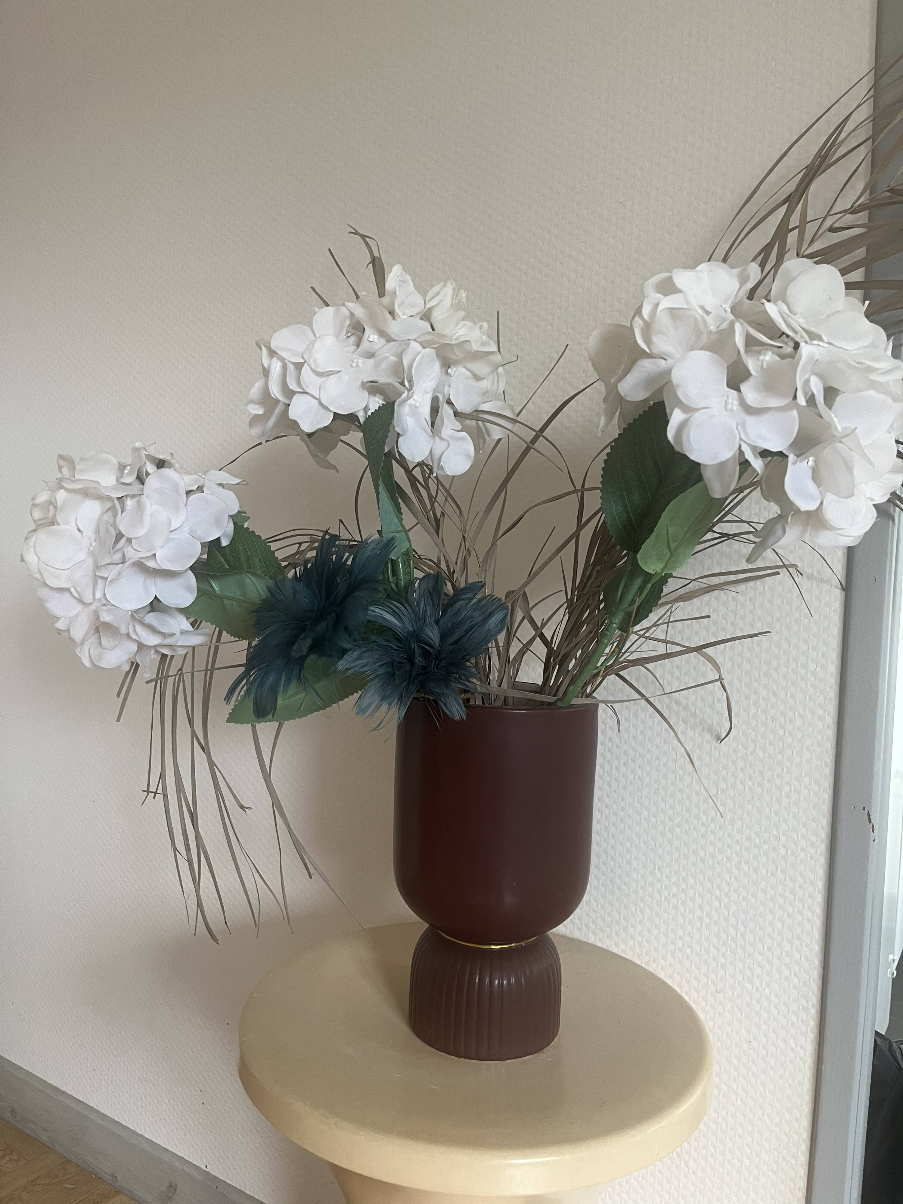 Vintage bordeaux vase
