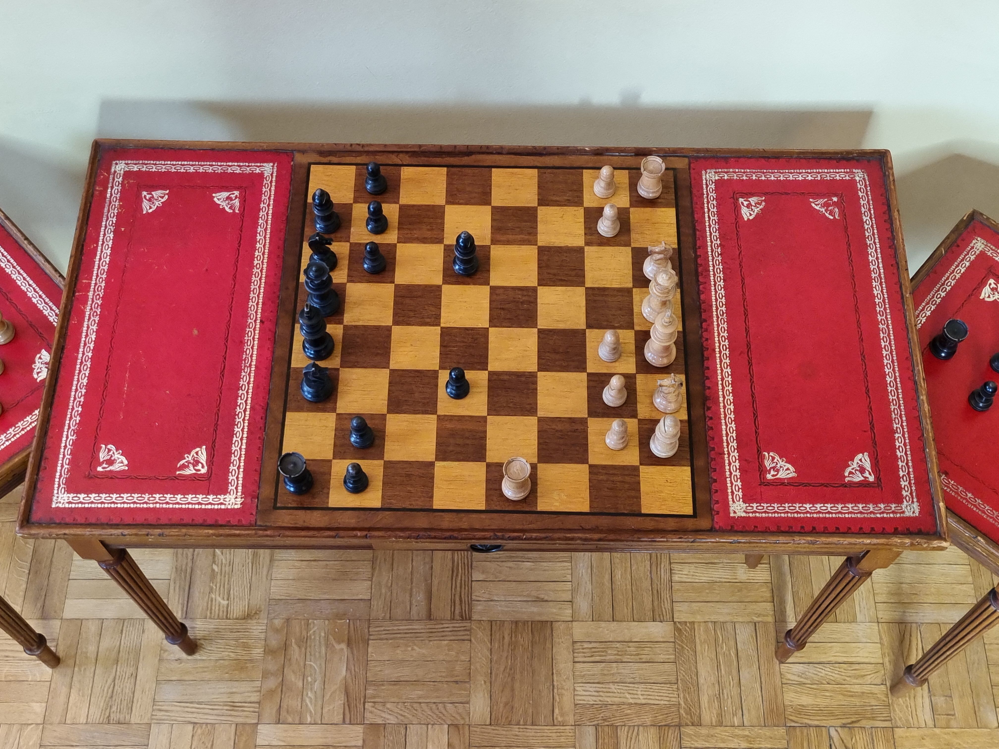 Louis Philippe style chess table and chess game with leather and wood tablets