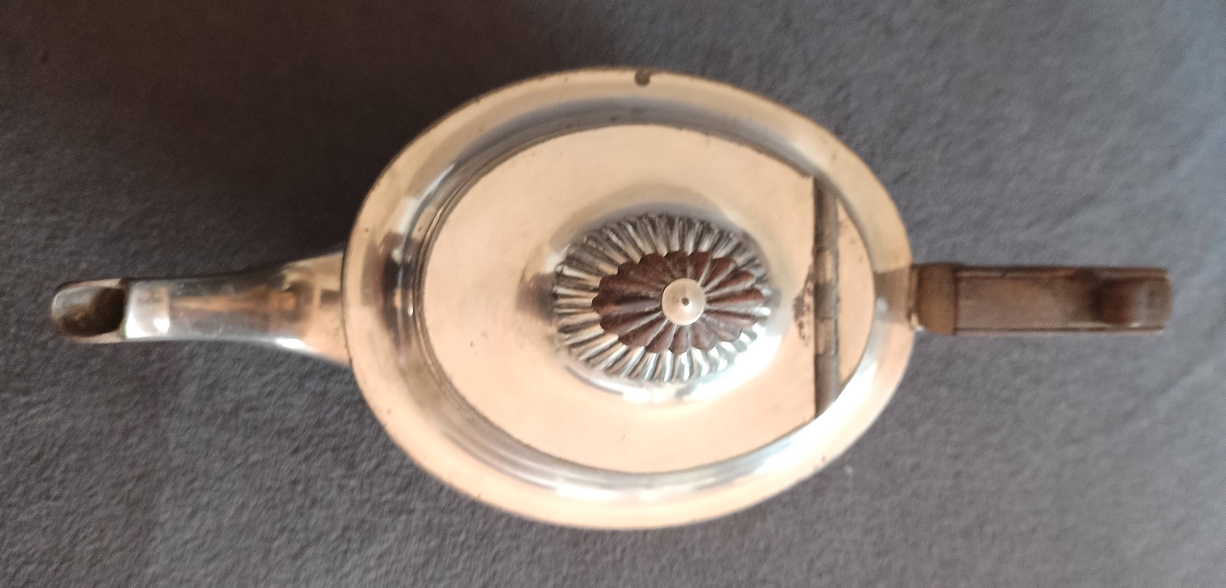 Art Deco teapot by William Hutton & Sons, silver-plated (EPBM), circa 1930.