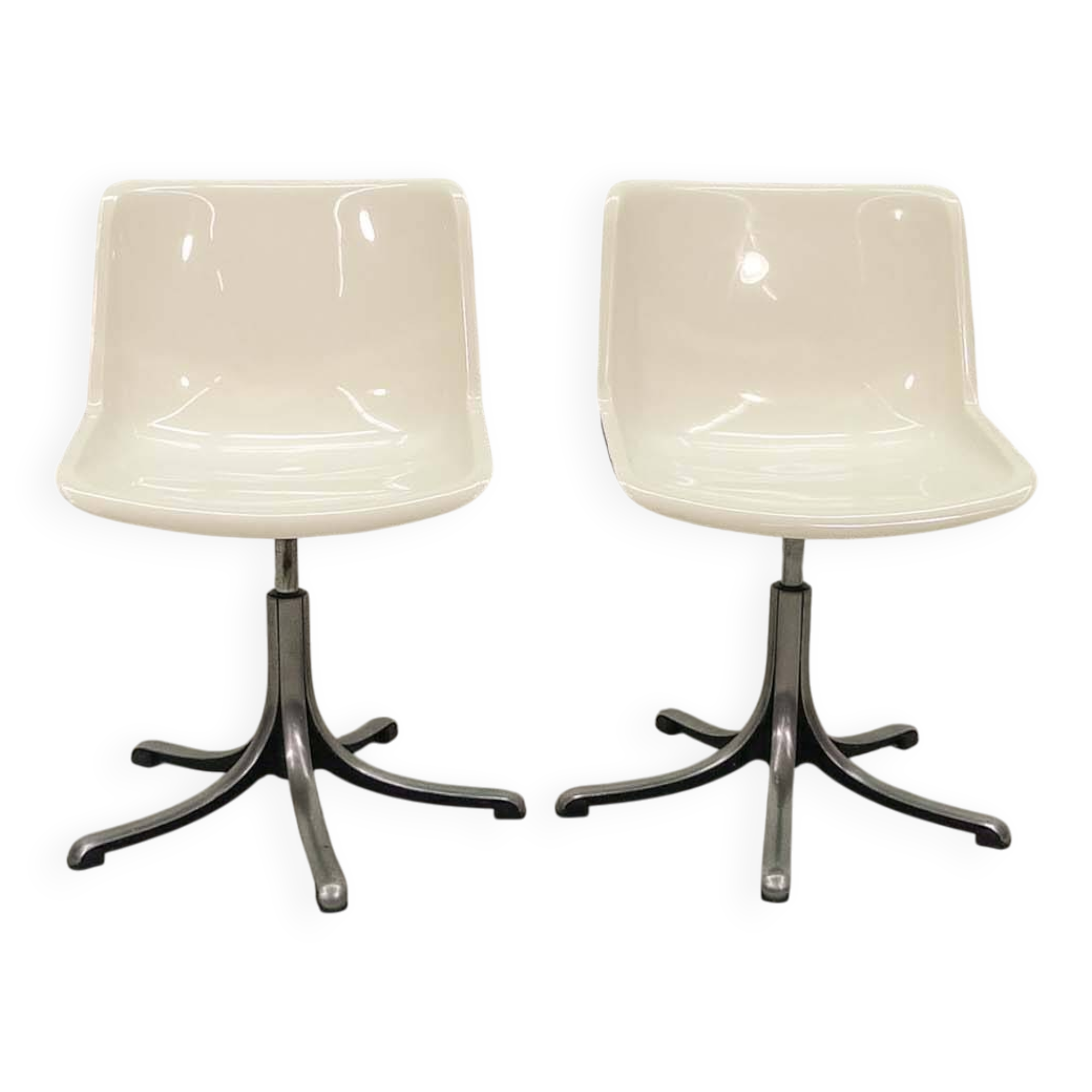 White Osvaldo Borsani 'Modus' Fiberglass and Aluminium Desk Side Chairs 70s