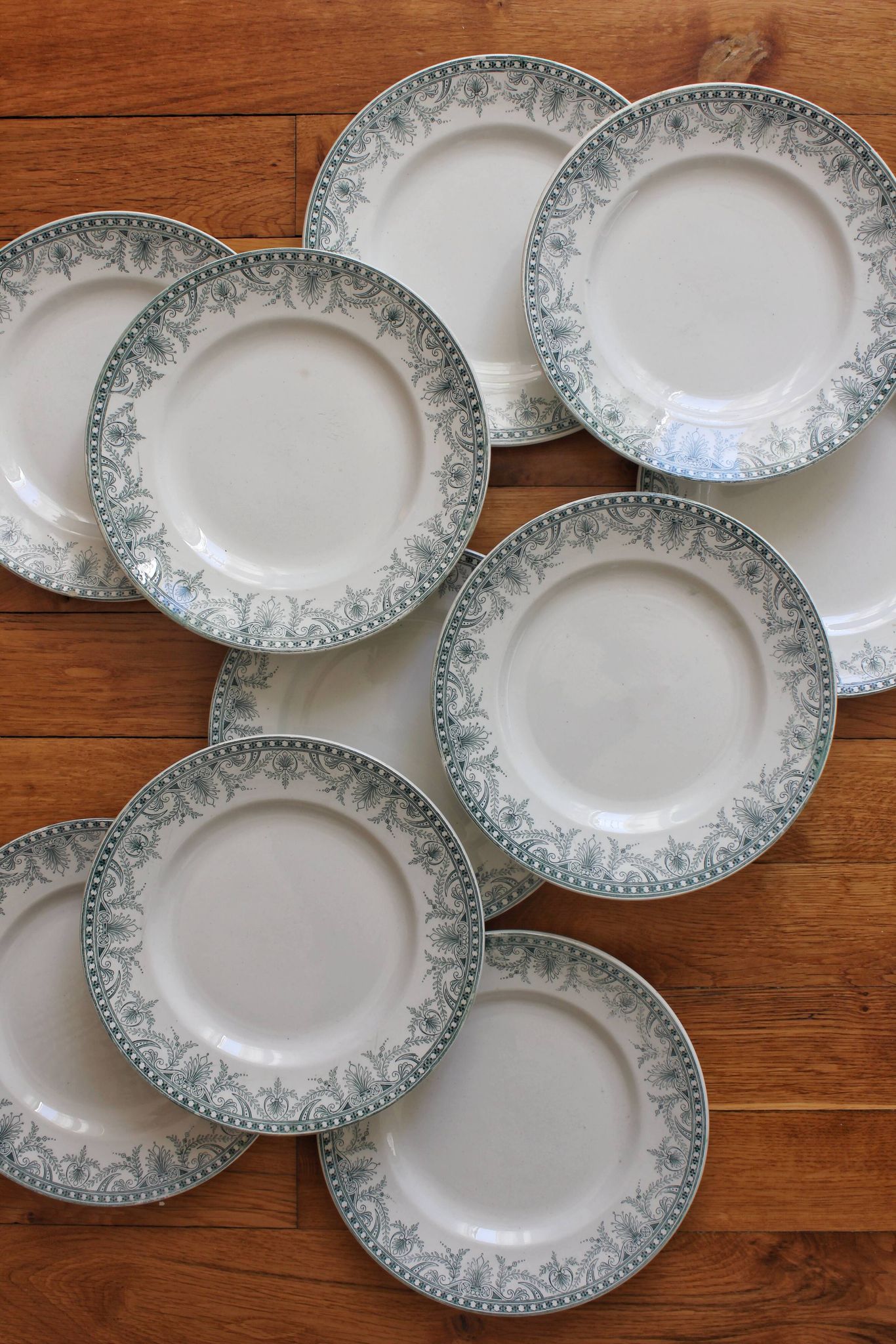 10 flat plates in iron earth "Wilbur" Moulin des Loups and Hamage early twentieth century