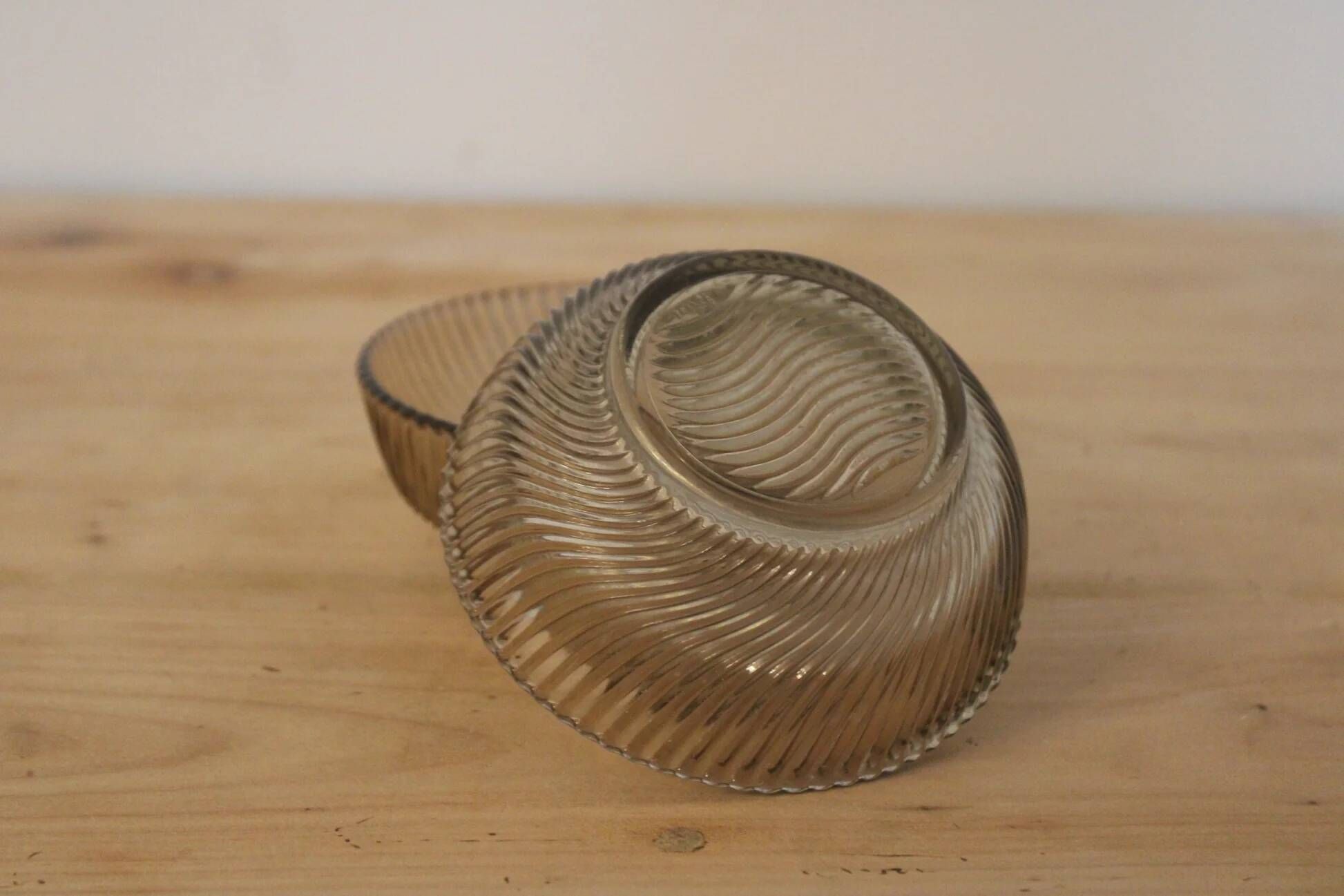 Set of 2 vintage smoky amber glass bowls – Twisted decor