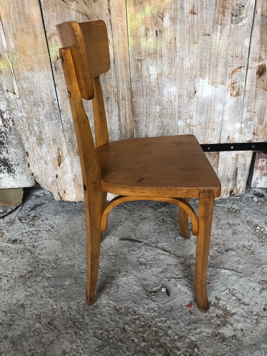 Chaise bistrot en bois clair vintage