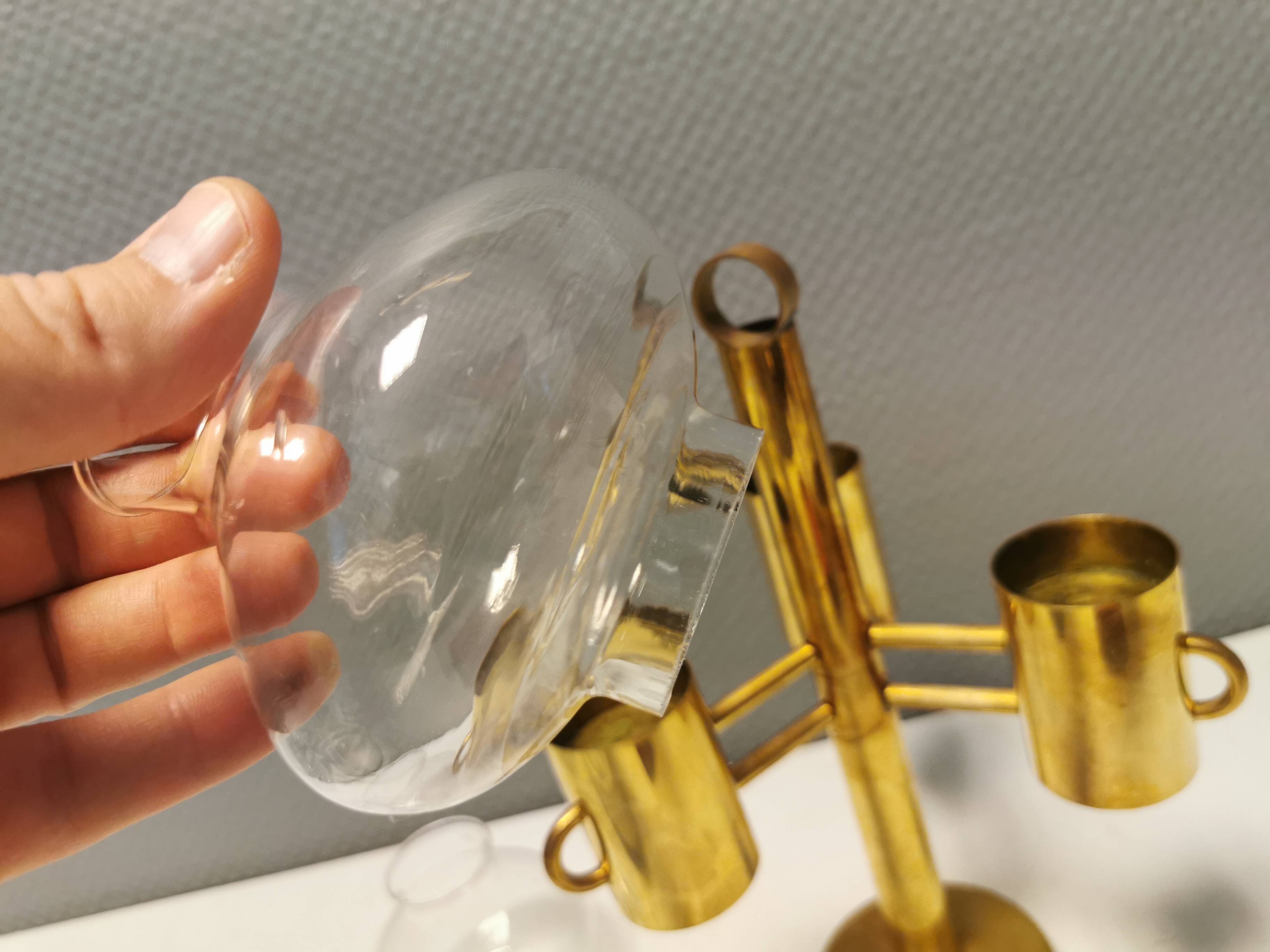 Bougeoir en laiton avec abat-jour en verre translucide fabriqué par Norway Candle Design années 1960