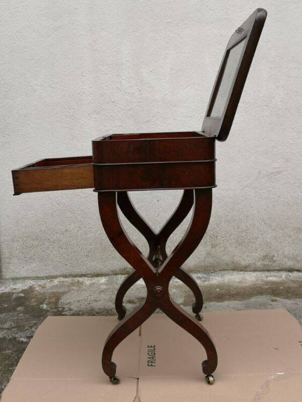 PETITE COIFFEUSE DE DAME EN ACAJOU STYLE RESTAURATION DU XIXème SIÈCLE