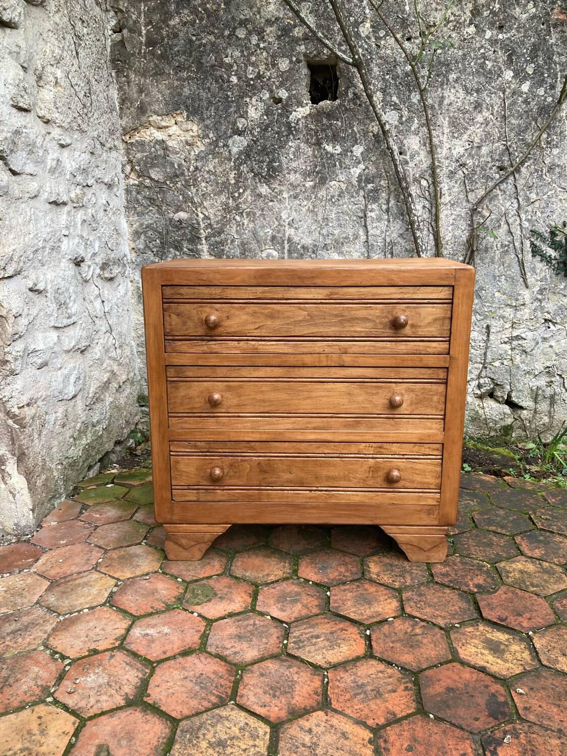 Antique chest of drawers
