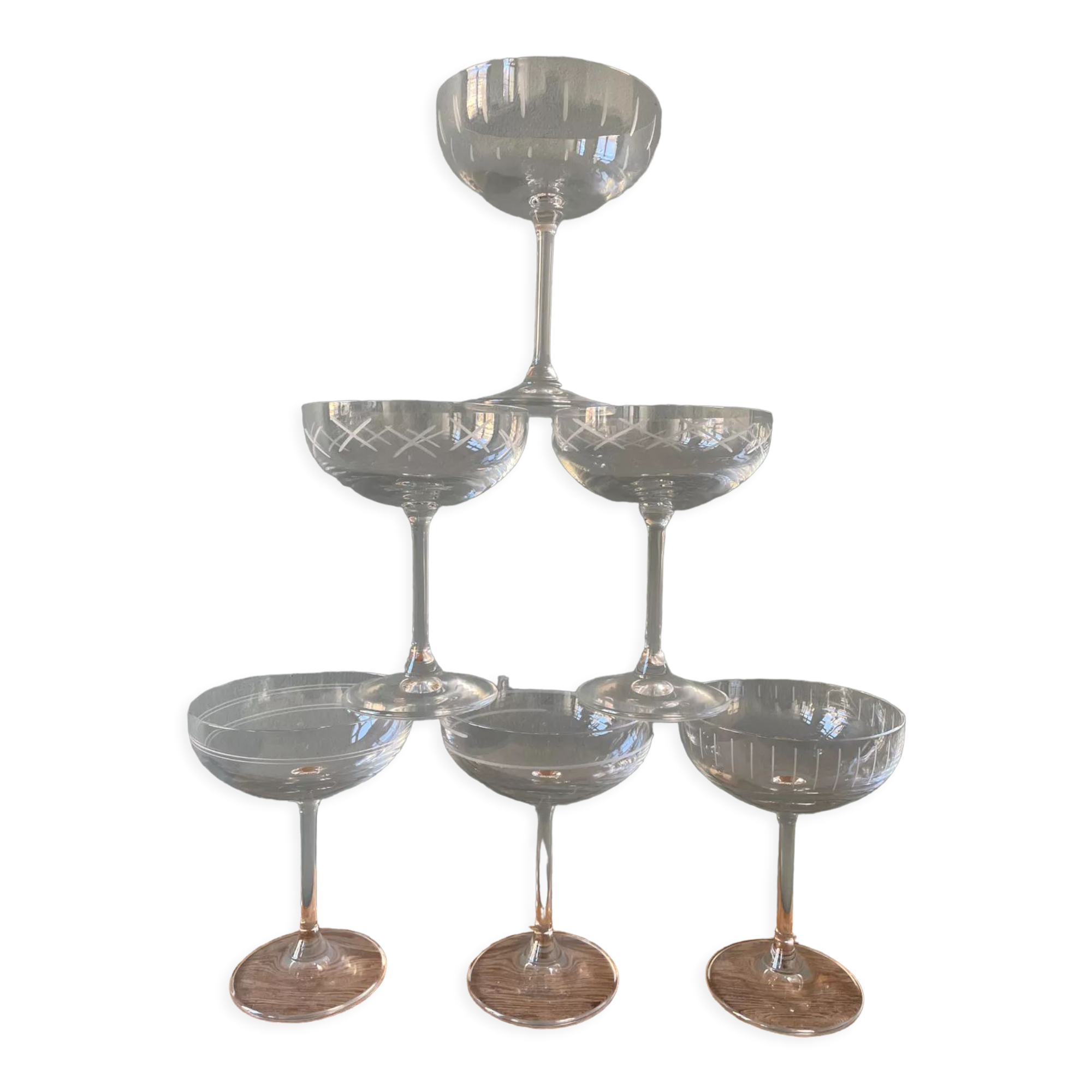 Series of 6 champagne glasses in engraved glass