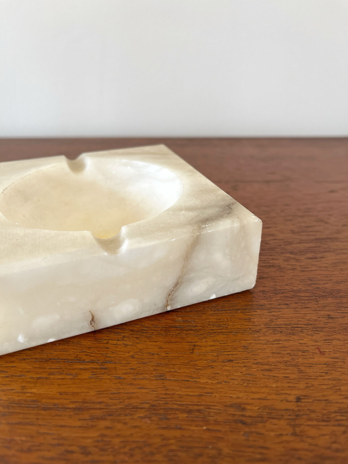 Square ashtray in vintage marble-effect alabaster