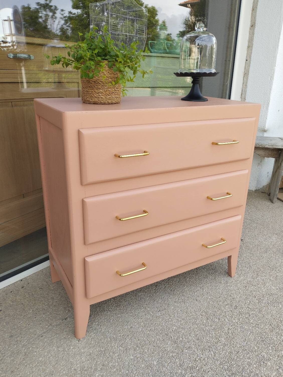 Salmon dresser