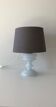 Lampe blanche et grise