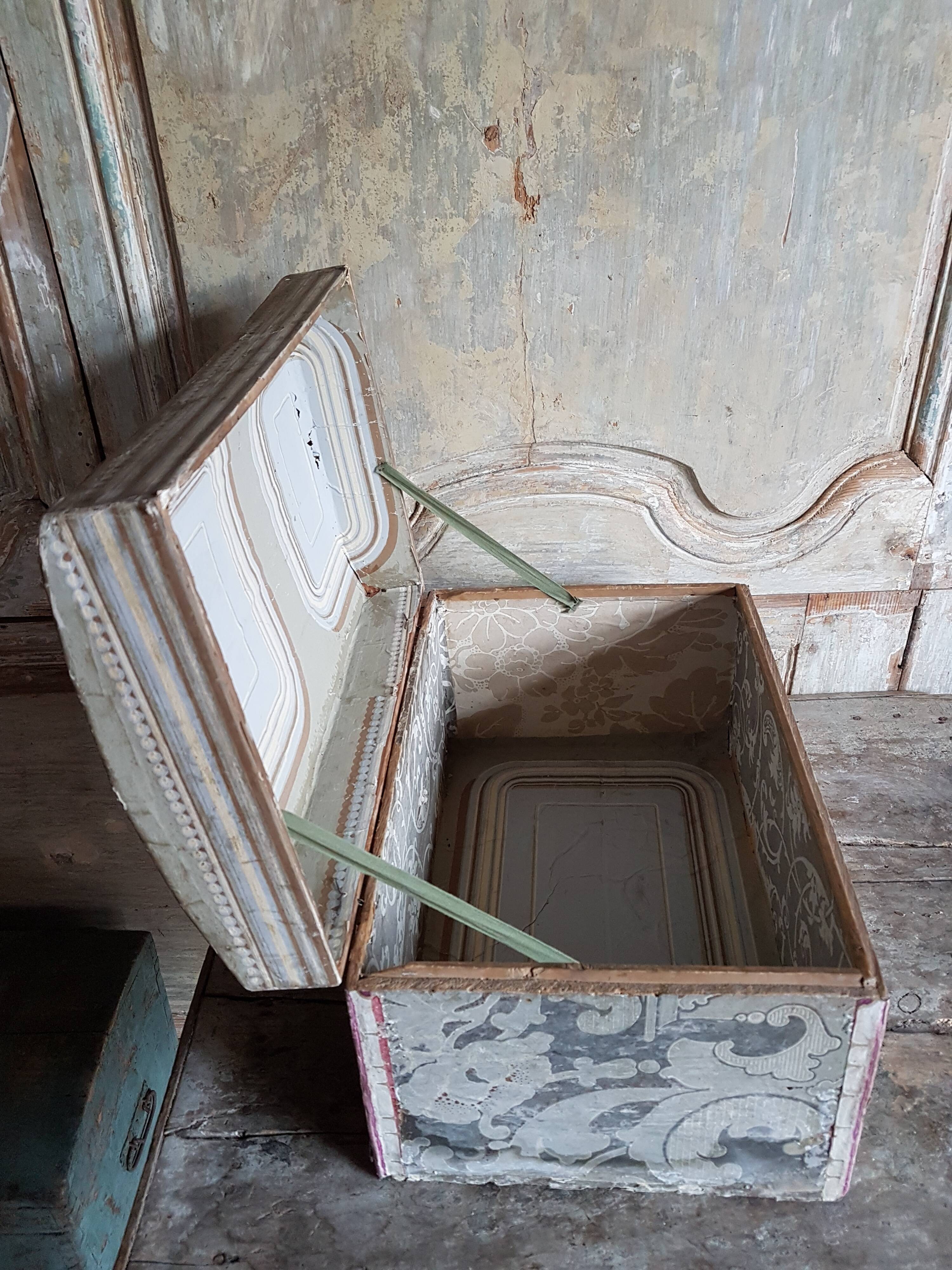 Wallpaper chest - nineteenth century