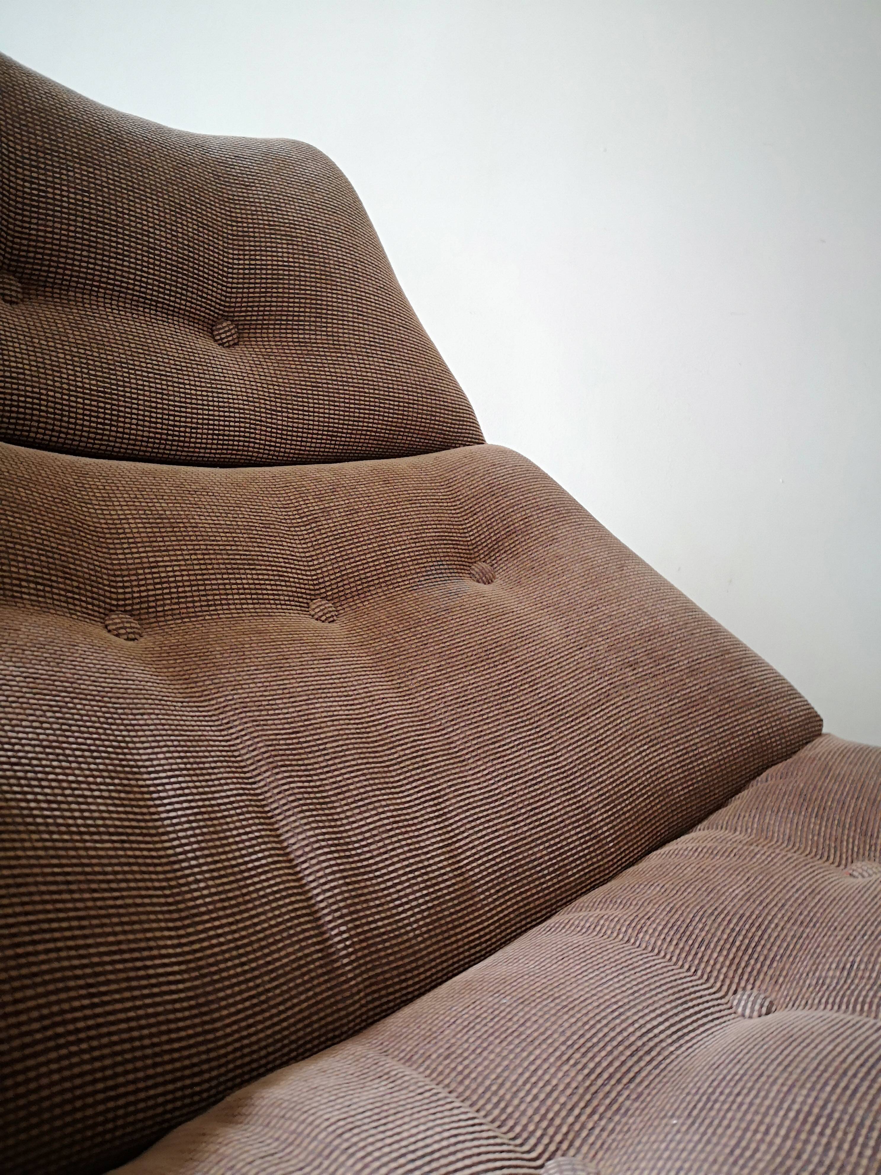 Swivel tulip chair in beige fabric Artifort, design 1970