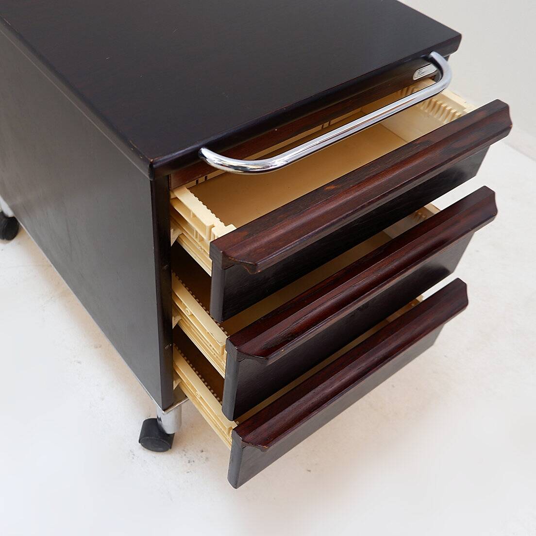 Mid-Century Modern Kinnarps mobile pedestal - Circa 1970