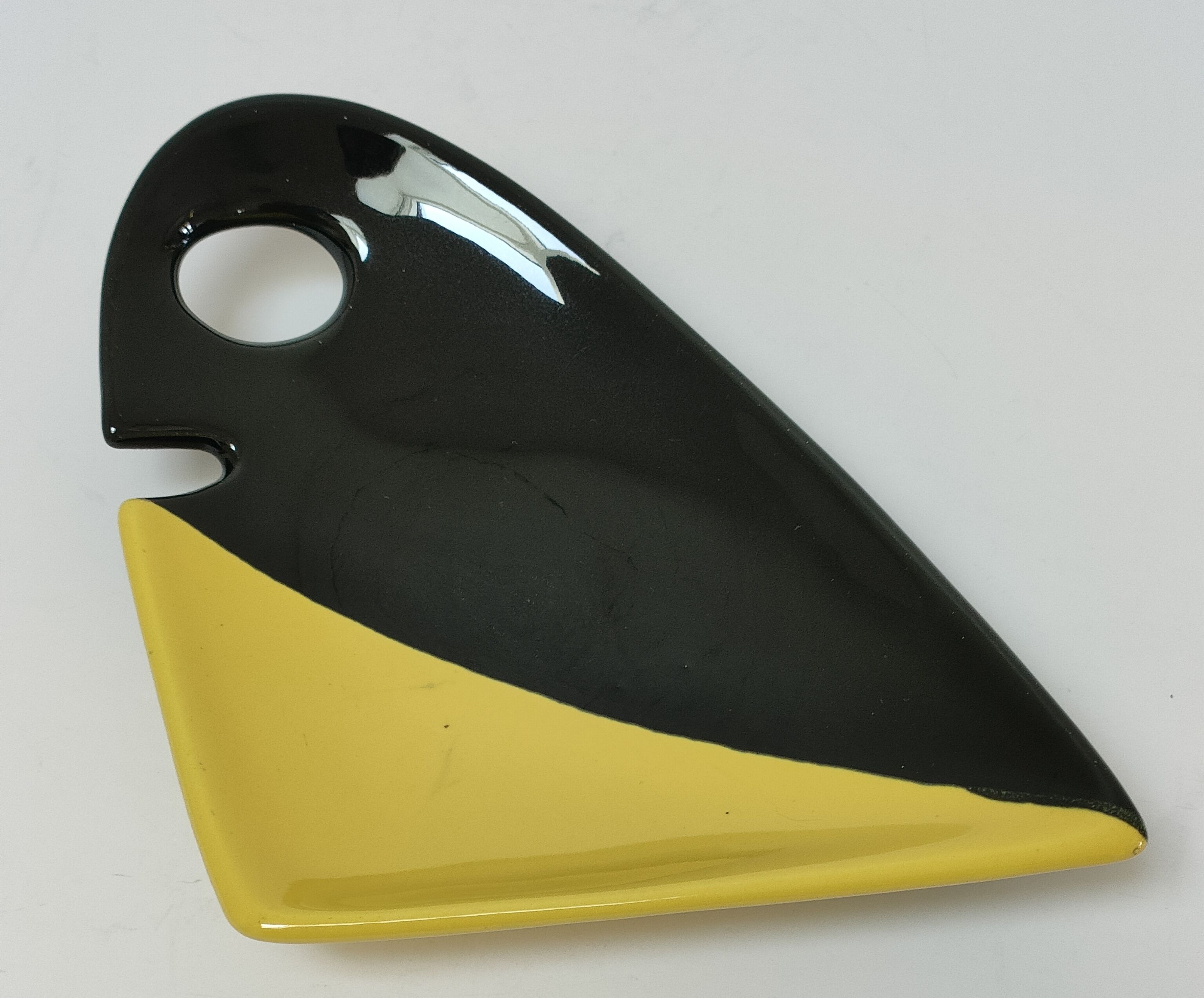 Empty pocket anthropomorphic ceramic black and yellow design 50s