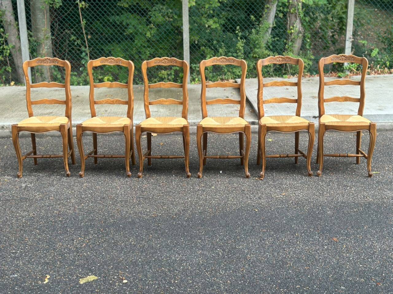 6 Provençal Louis XV chairs in solid wood with rush seats from 1970.