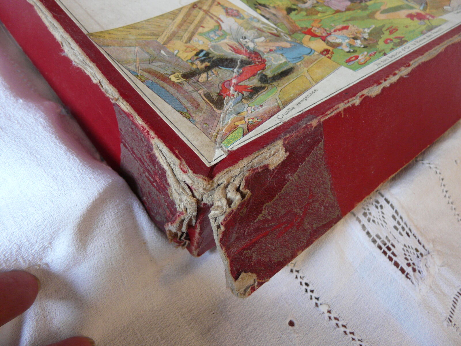 box of 6 wooden puzzles the 3 little walt Dizney pigs