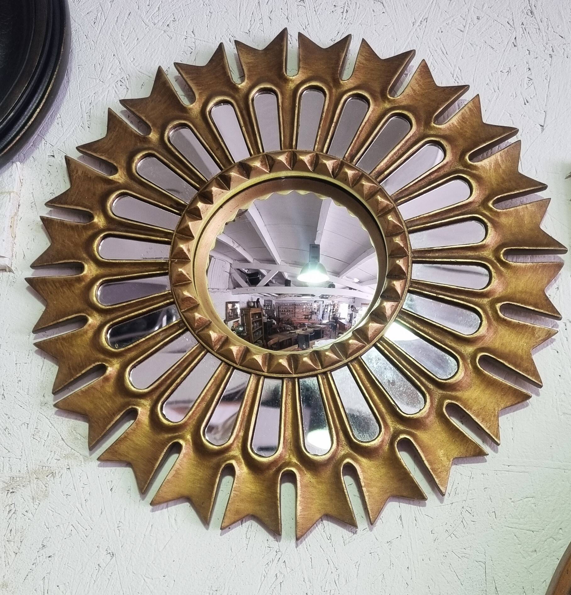 Faceted witch mirror