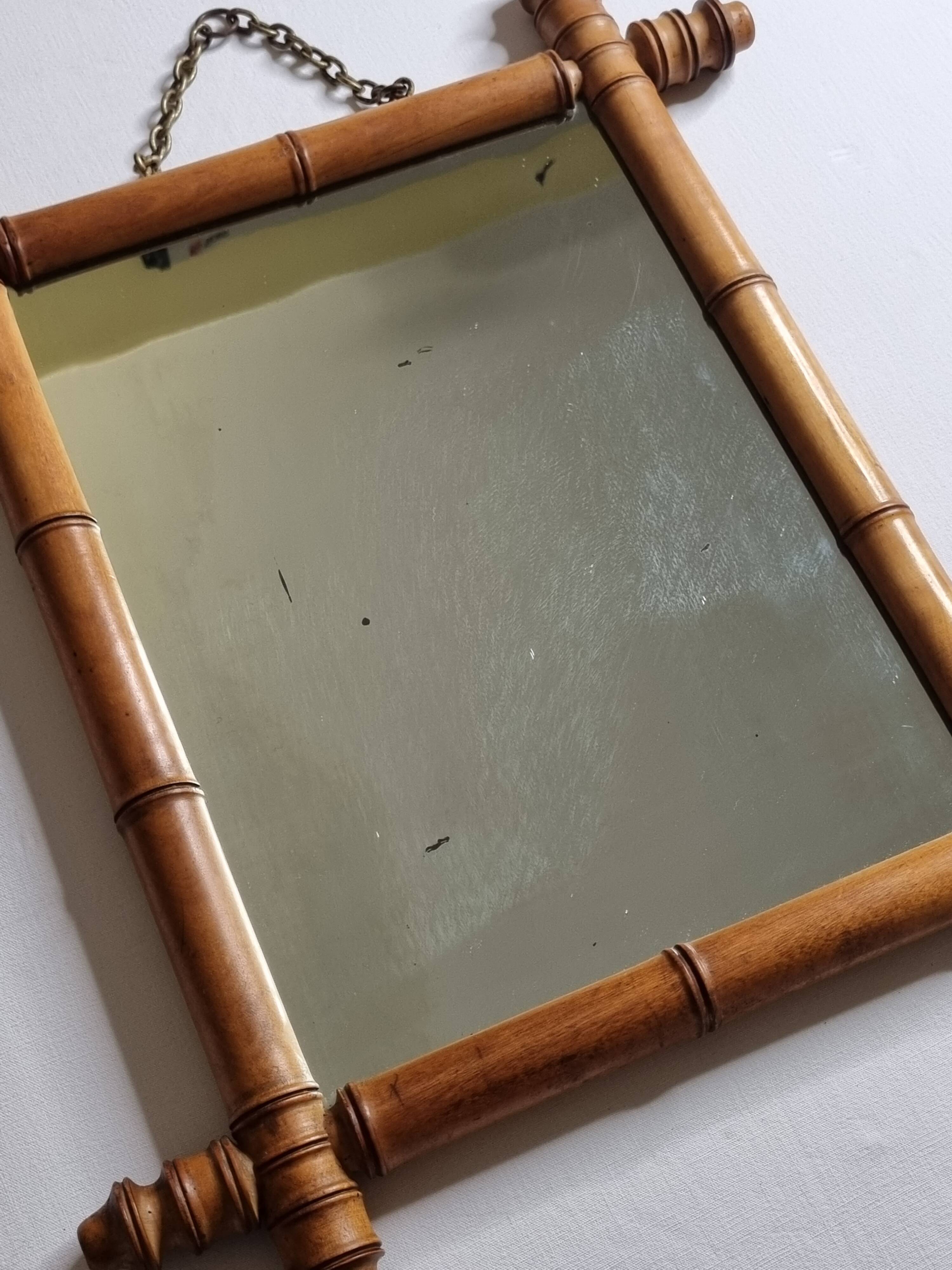 Miroir en bois tourné à l'imitation du bambou, des années 40-50, 42 x 49 cm