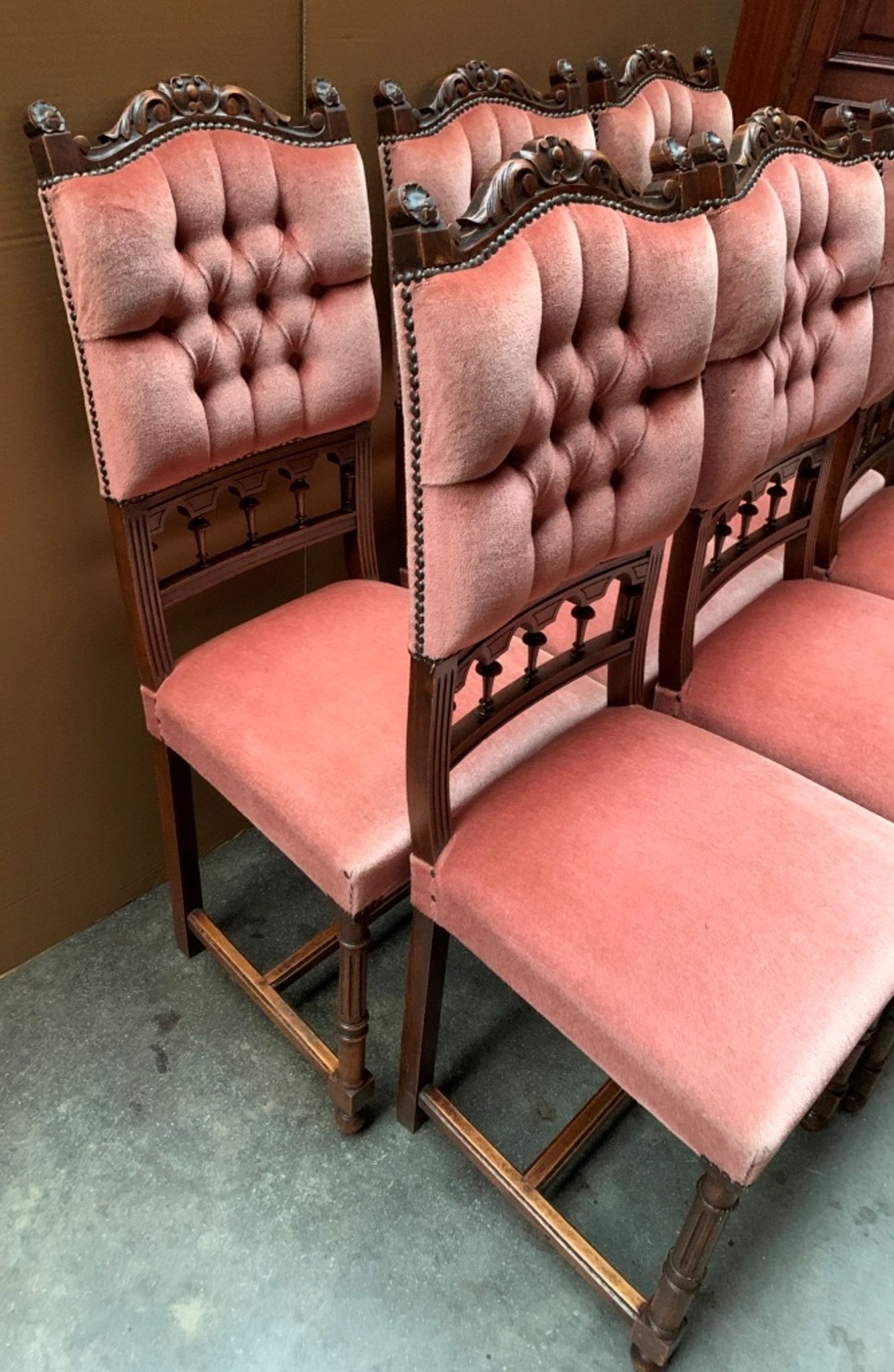 Ensemble de six chaises.