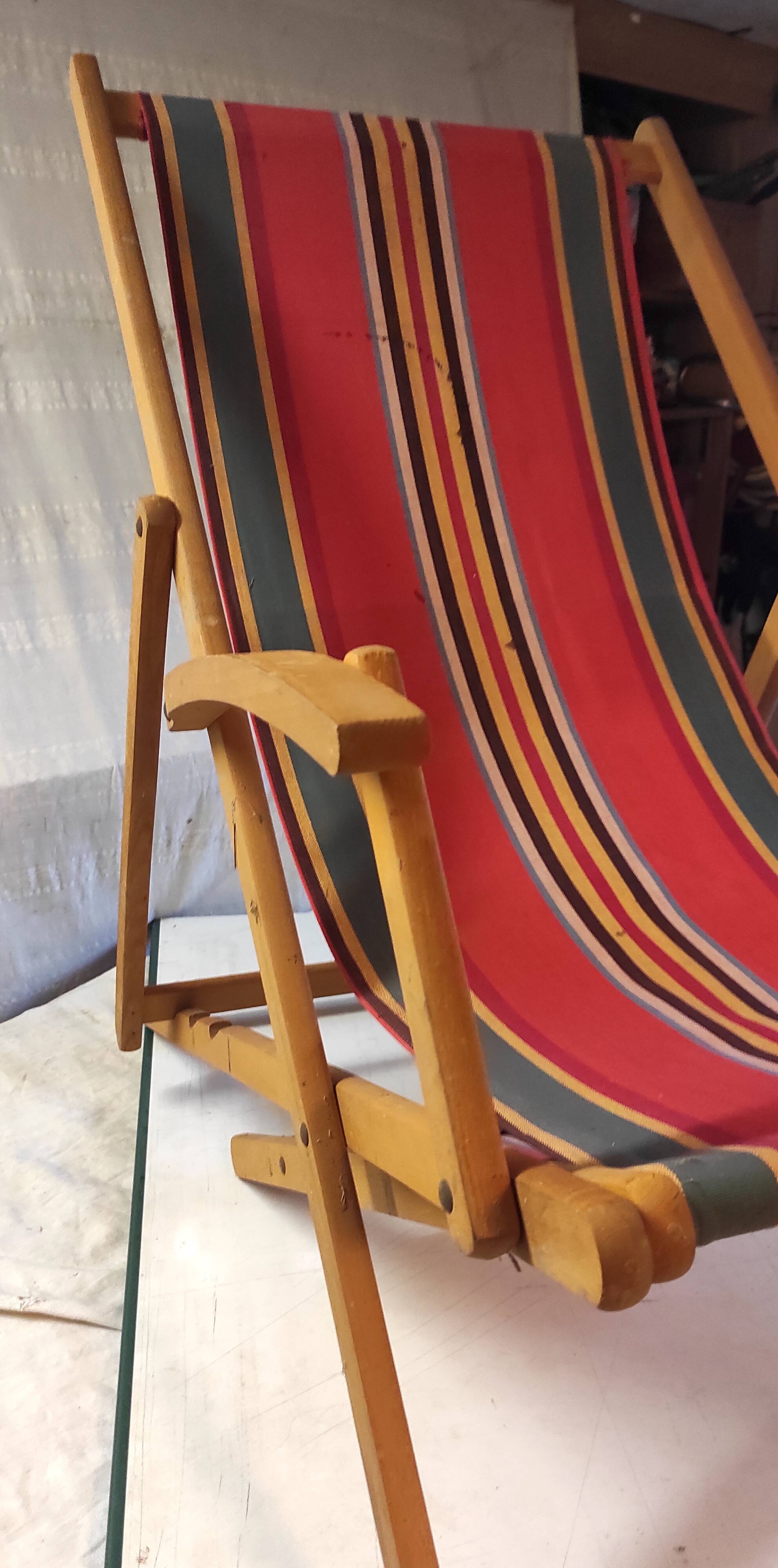 Vintage deck chair in wood and striped fabric - mid-20th century